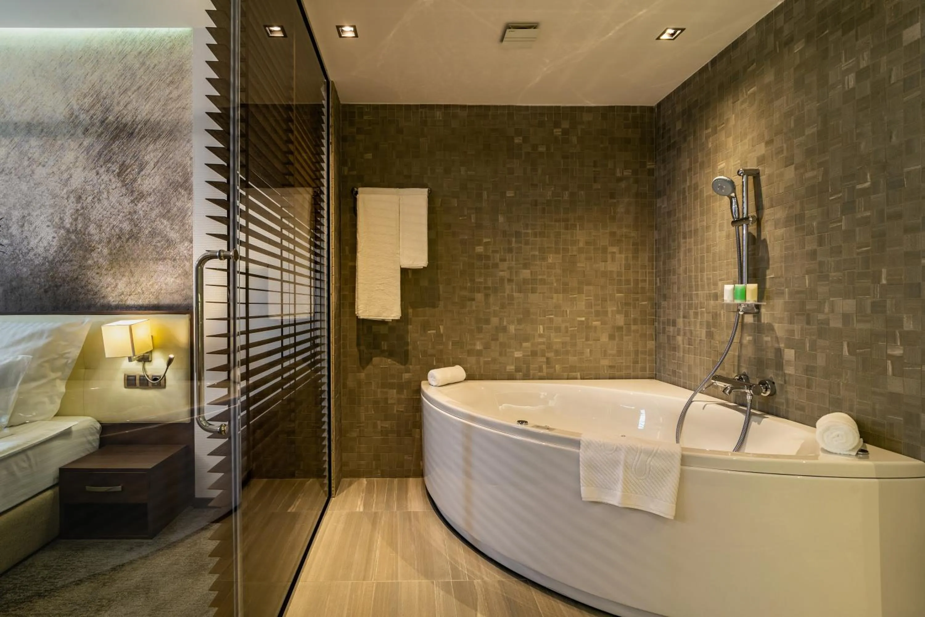 Hot Tub in Rosslyn Dimyat Hotel Varna