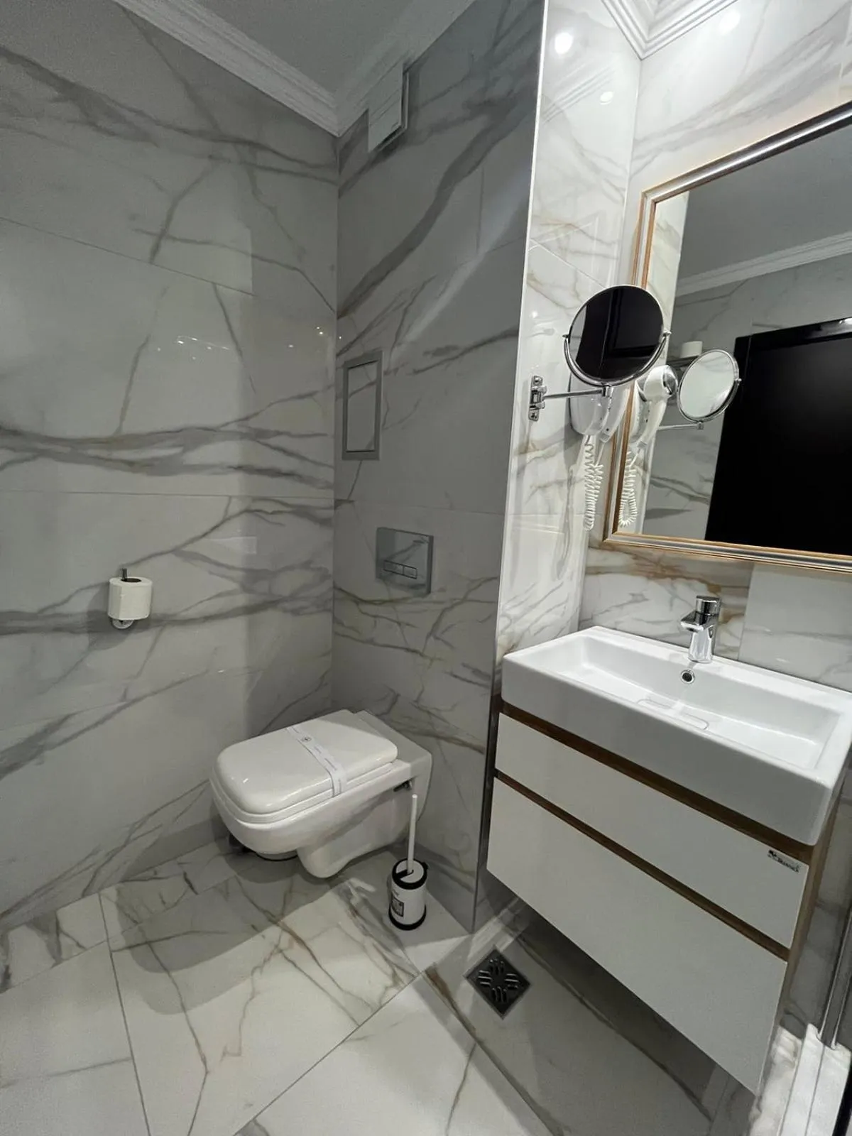 Toilet in Hotel Casa Karina Bansko - Half Board & All Inclusive