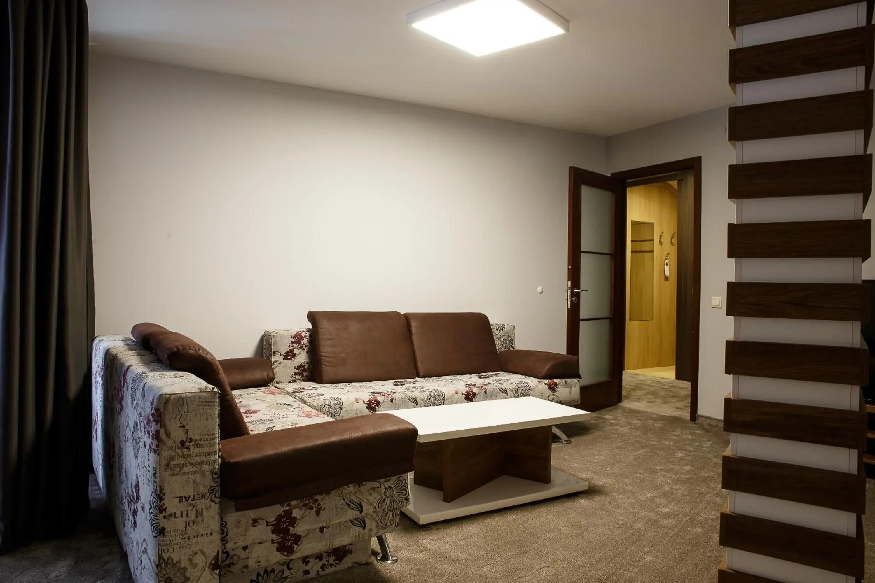 Living room, Bed in Hotel Casa Karina Bansko - Half Board & All Inclusive Living room, Bed in Hotel Casa Karina Bansko - Half Board & All Inclusive