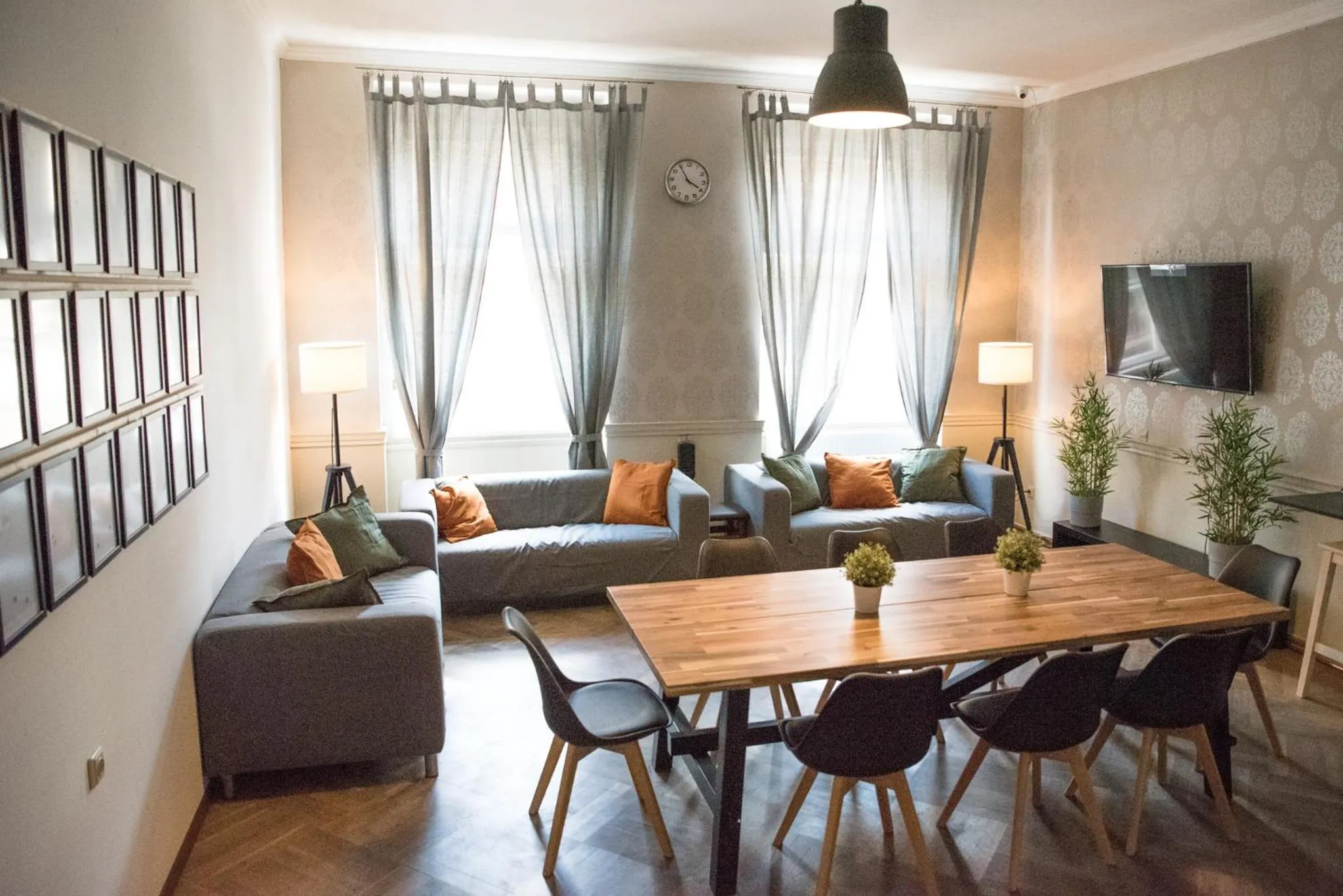 Communal lounge/ TV room in Onefam Old Town