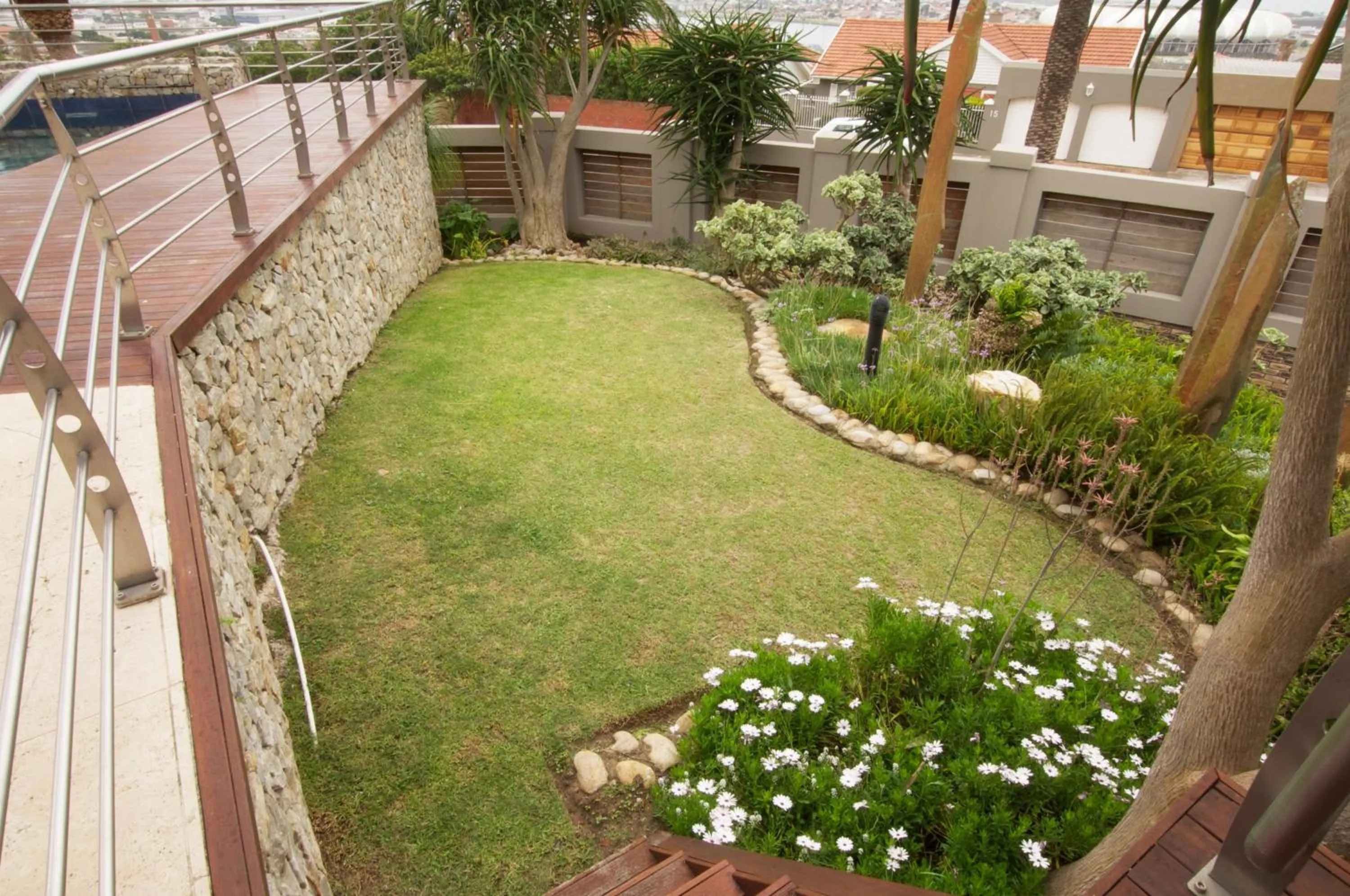 Garden in Island Way Villa