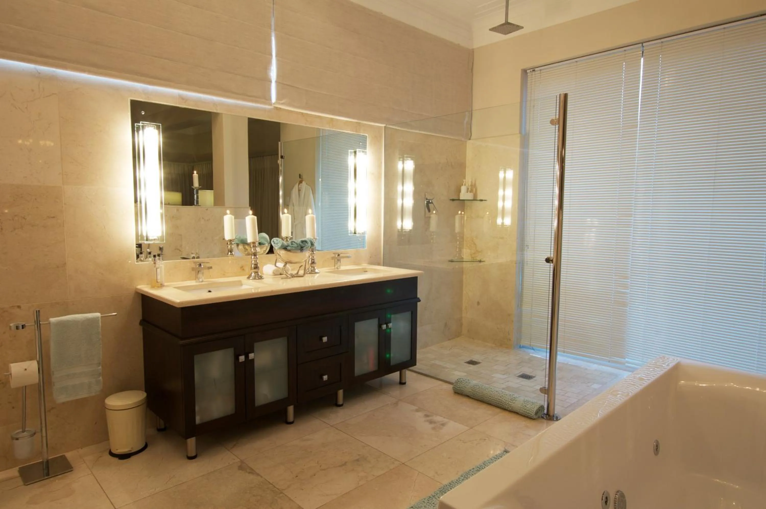 Shower in Island Way Villa