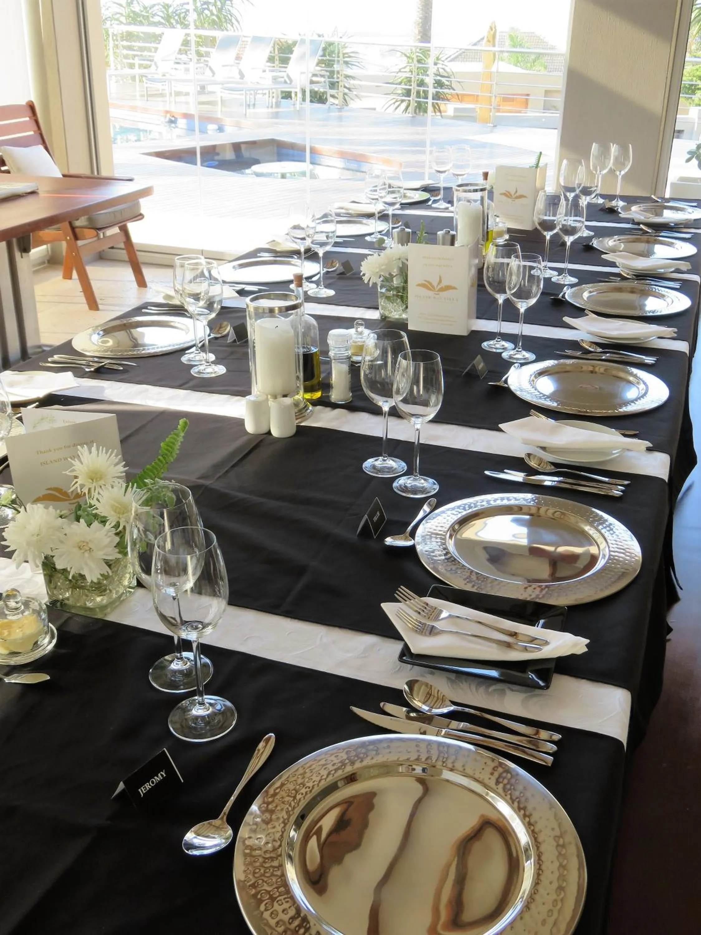 Restaurant/places to eat in Island Way Villa