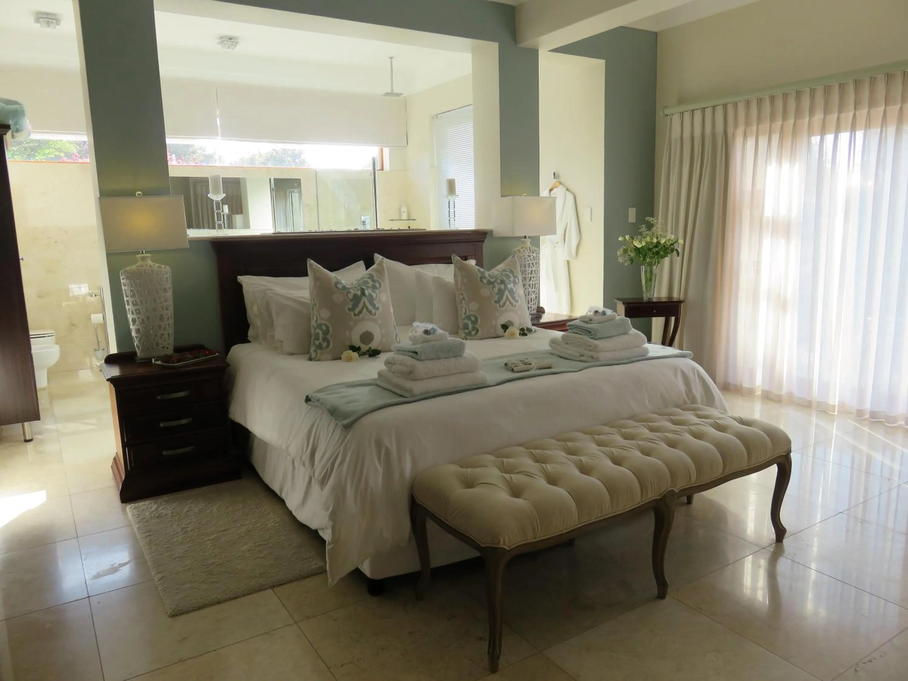 Bedroom, Bed in Island Way Villa