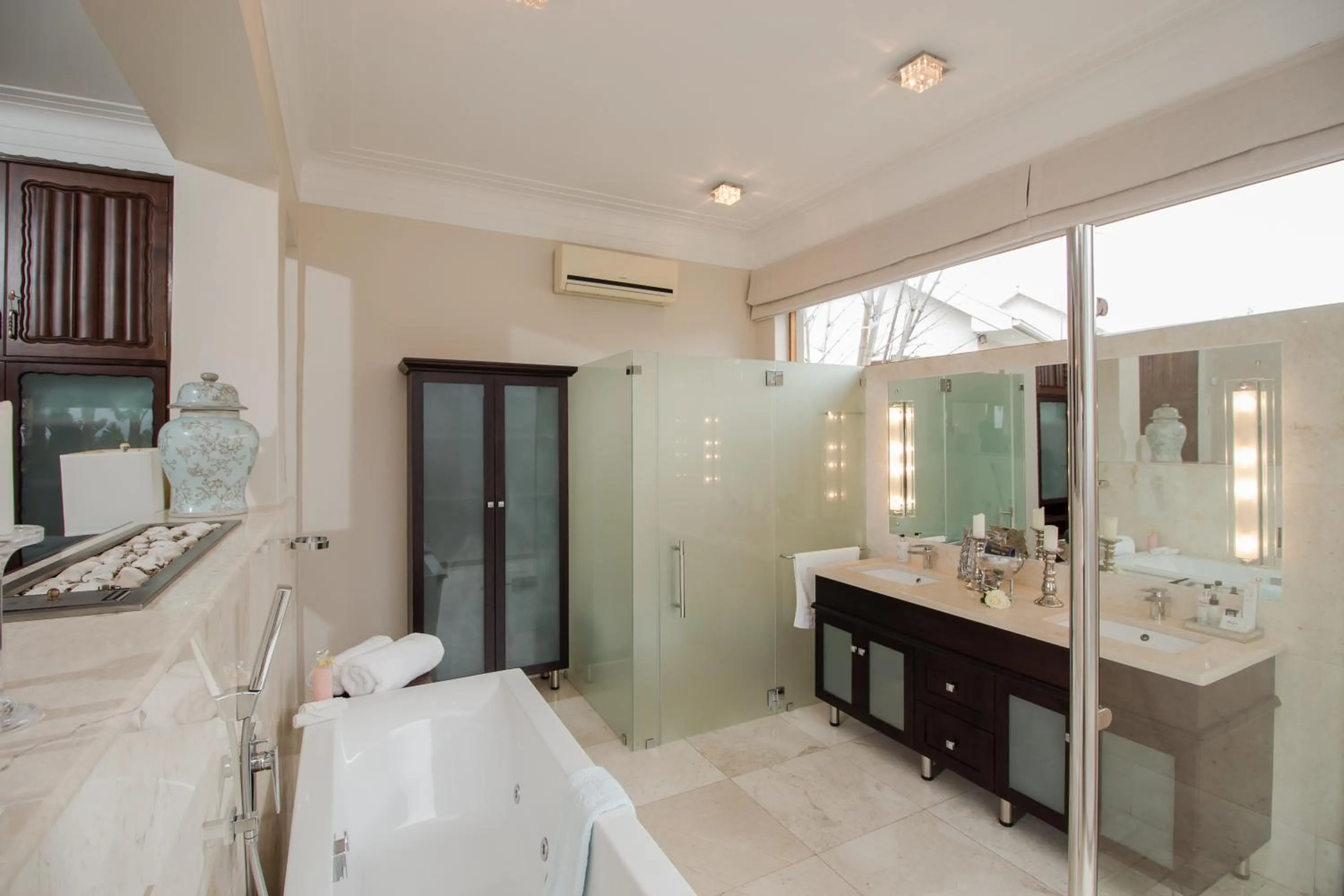 Bathroom in Island Way Villa