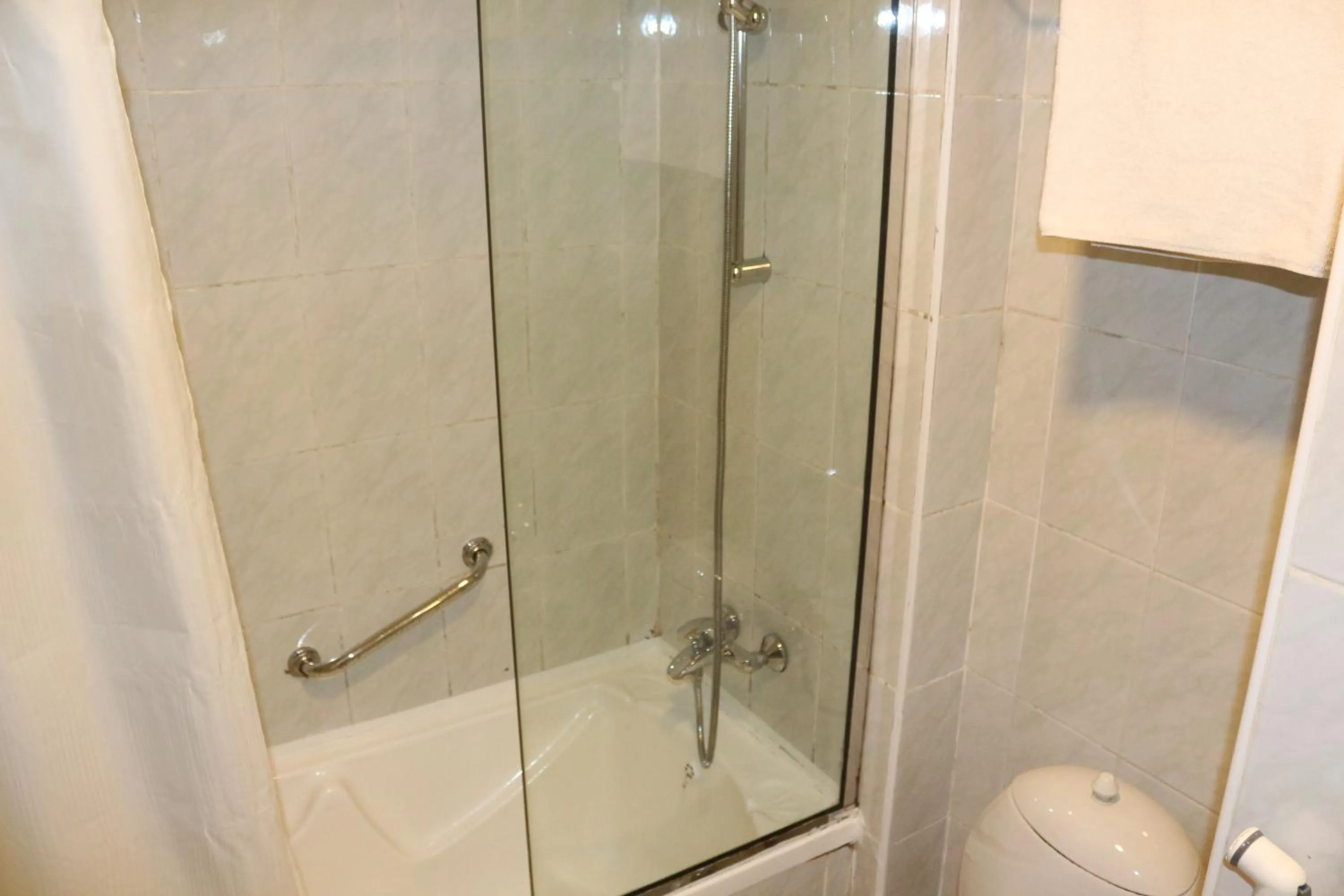 Bathroom in Al Khaleej Grand Hotel