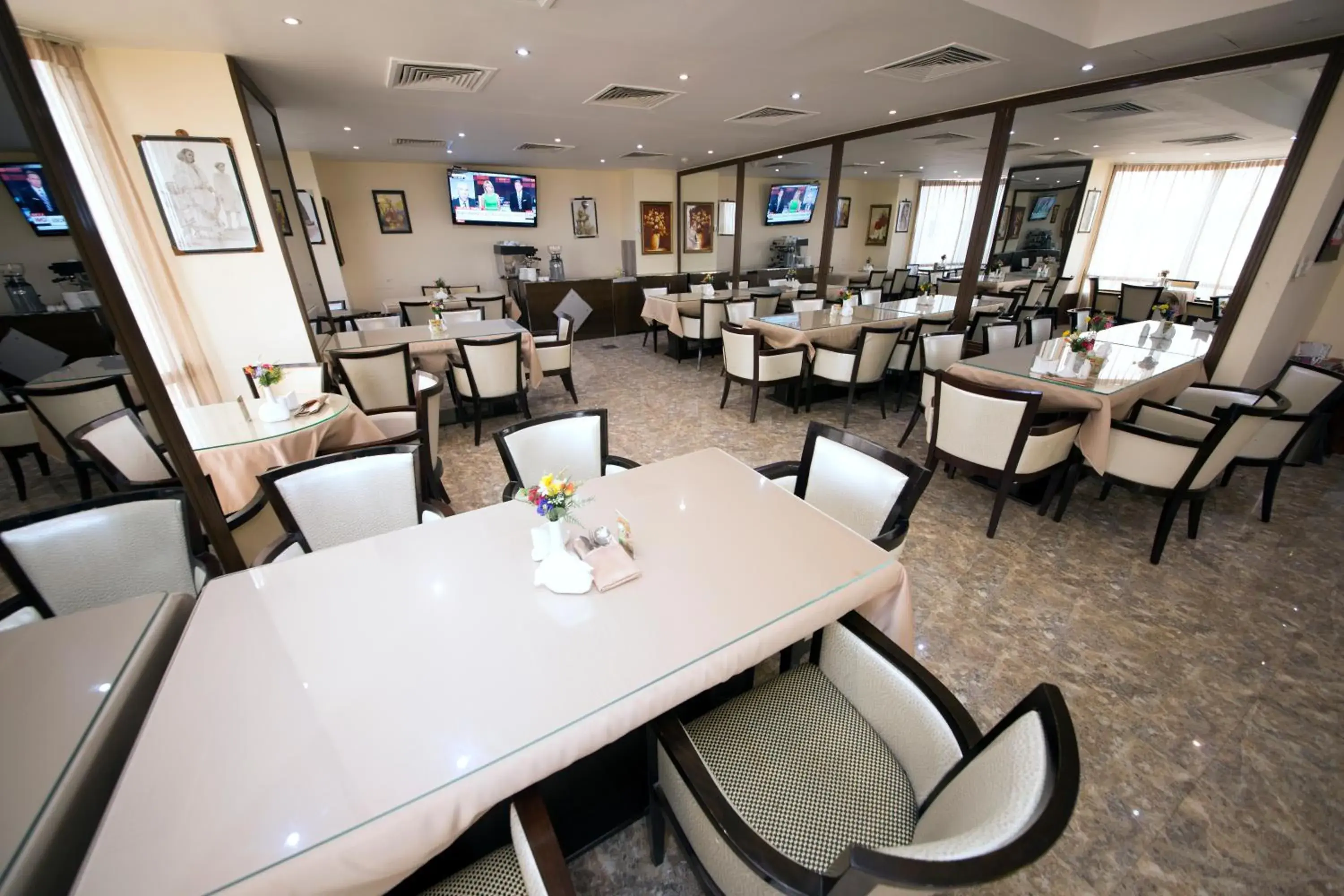 Restaurant/places to eat in Al Khaleej Grand Hotel Restaurant/places to eat in Al Khaleej Grand Hotel