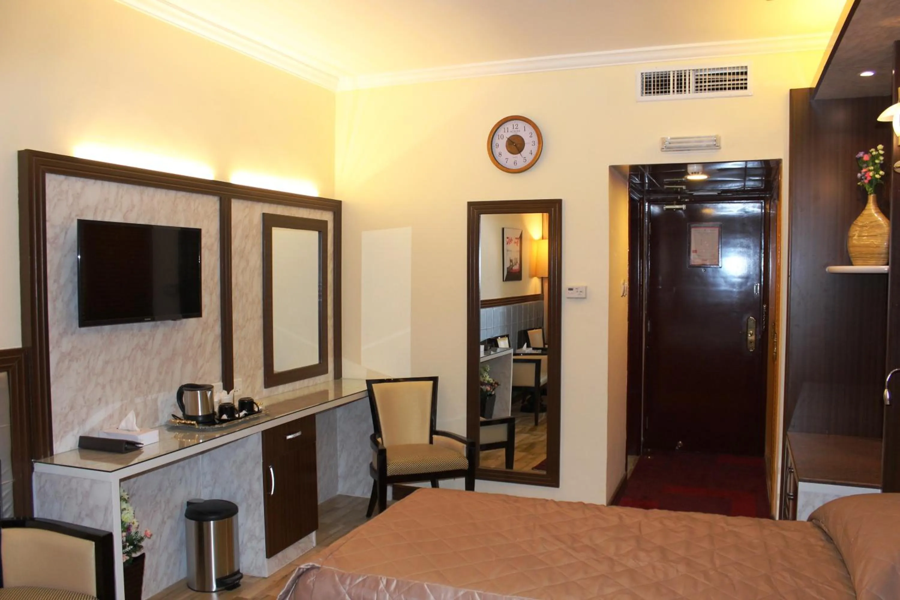 Bedroom, Bed in Al Khaleej Grand Hotel