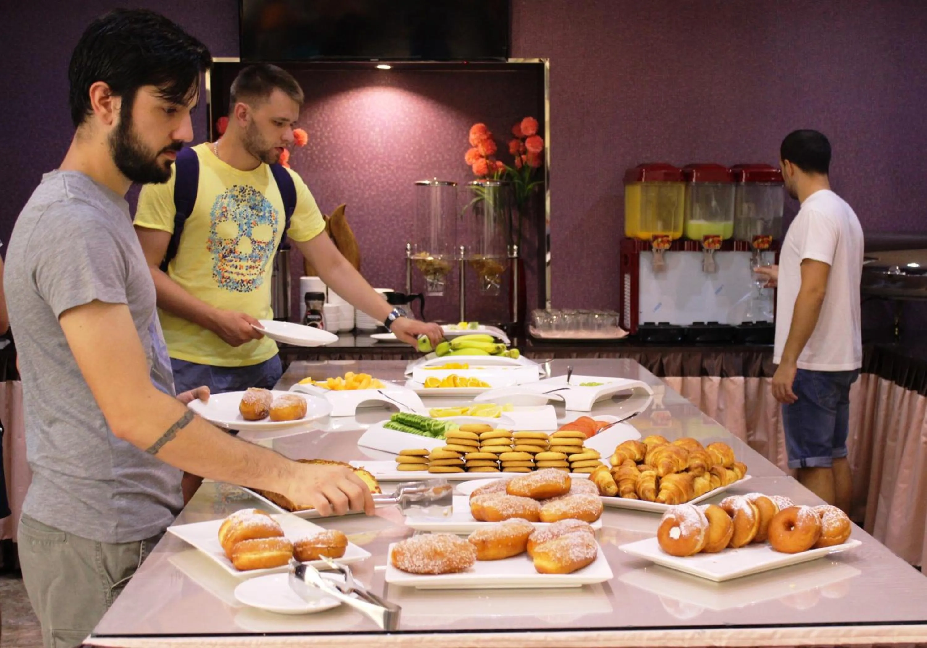 Continental breakfast in Al Khaleej Grand Hotel