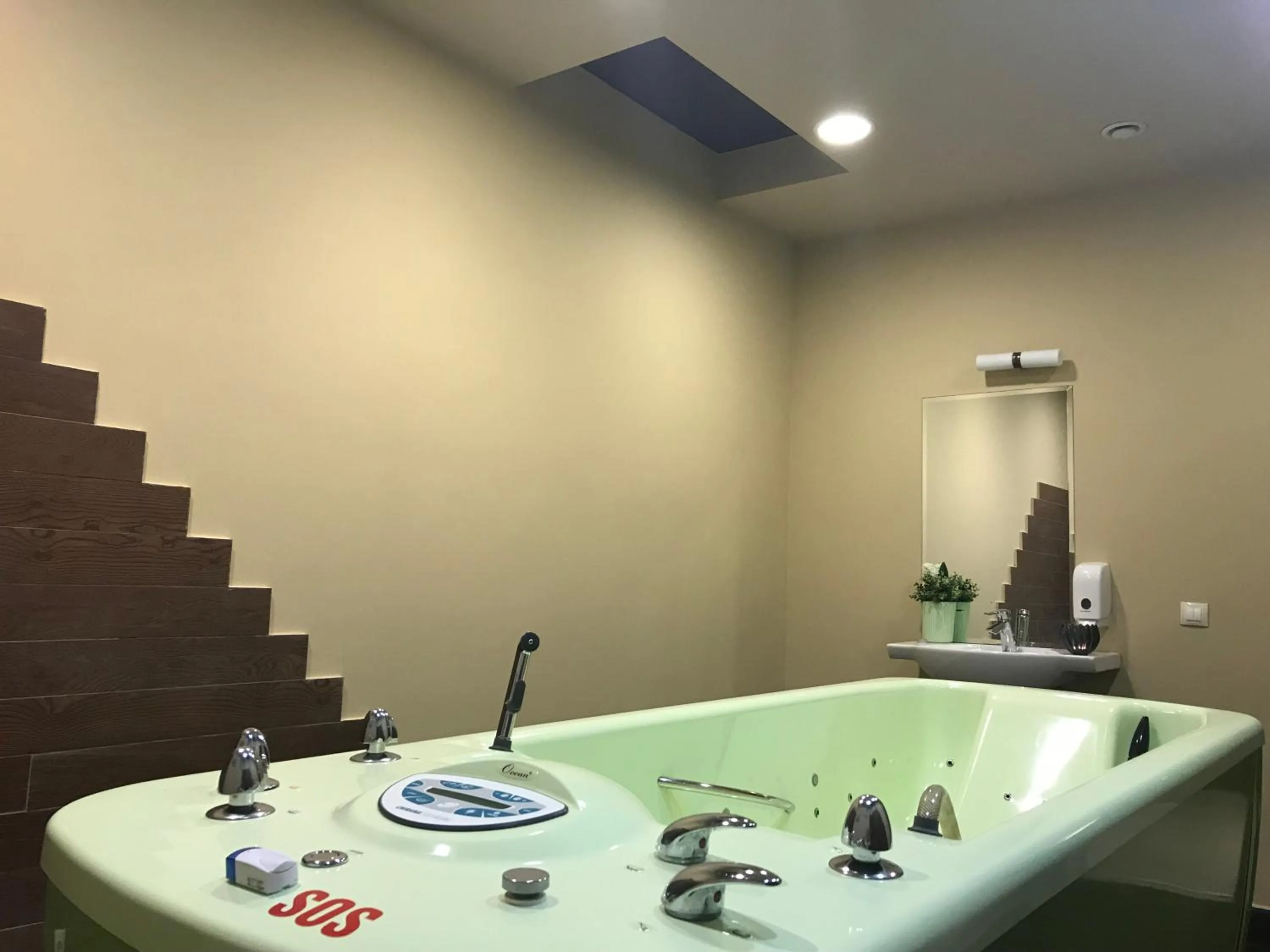 Hot Tub in Borovets Hills Ski & Spa - Half Board