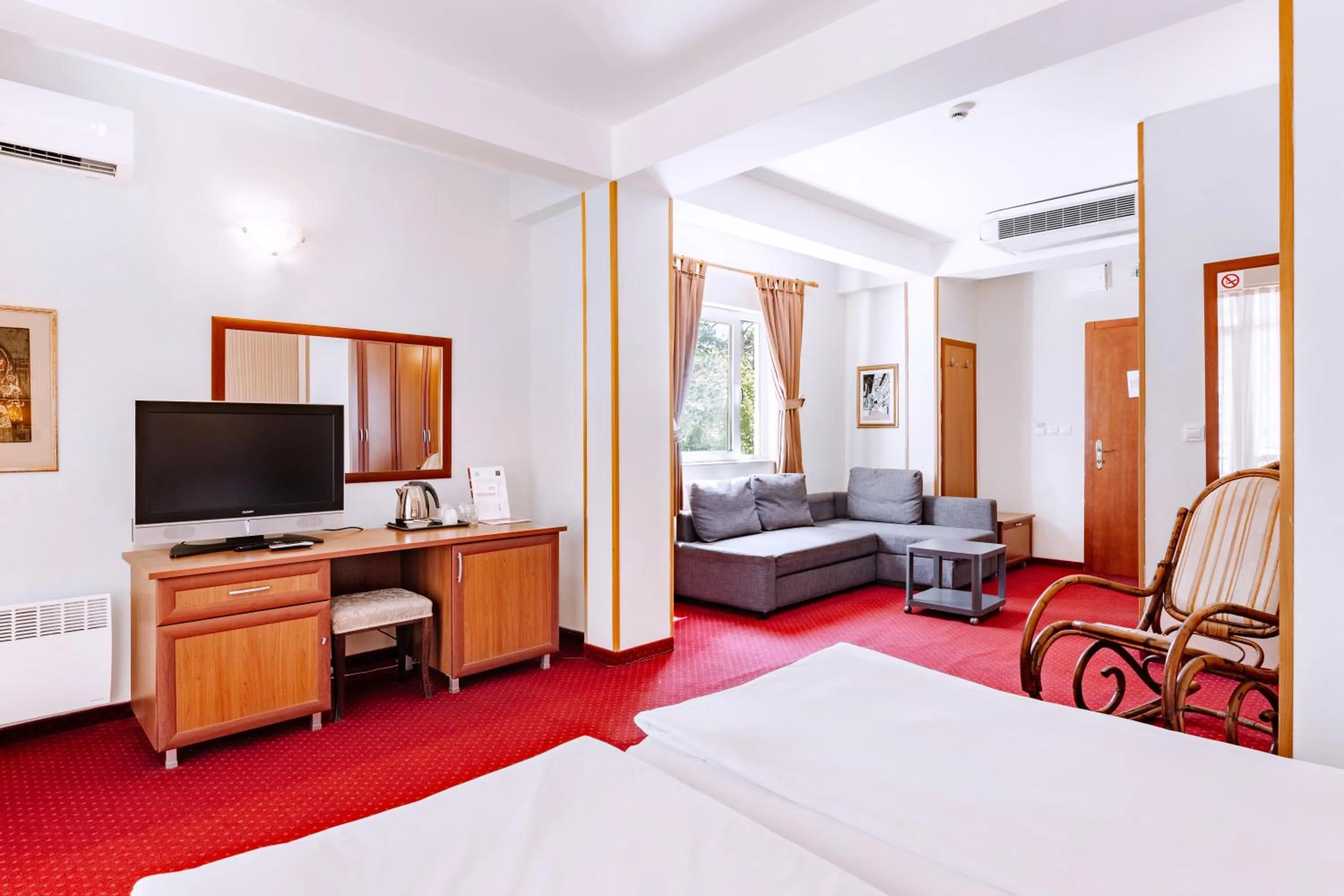 Property building, Bed in Hotel Belvedere