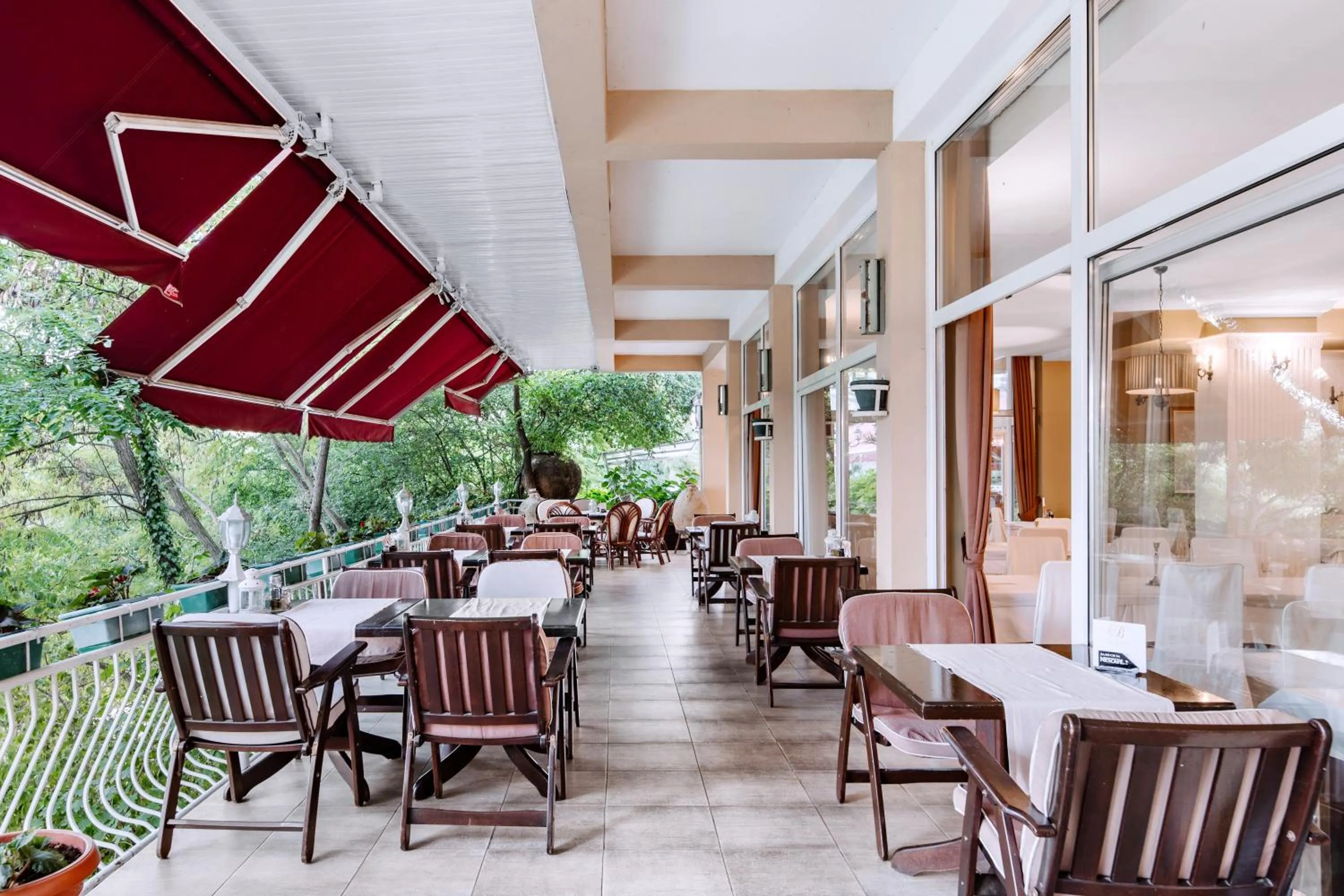 Restaurant/places to eat in Hotel Belvedere