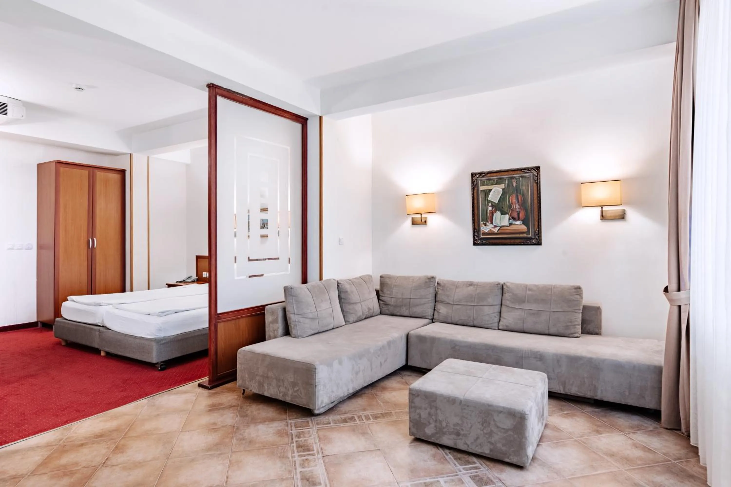 Property building, Bed in Hotel Belvedere