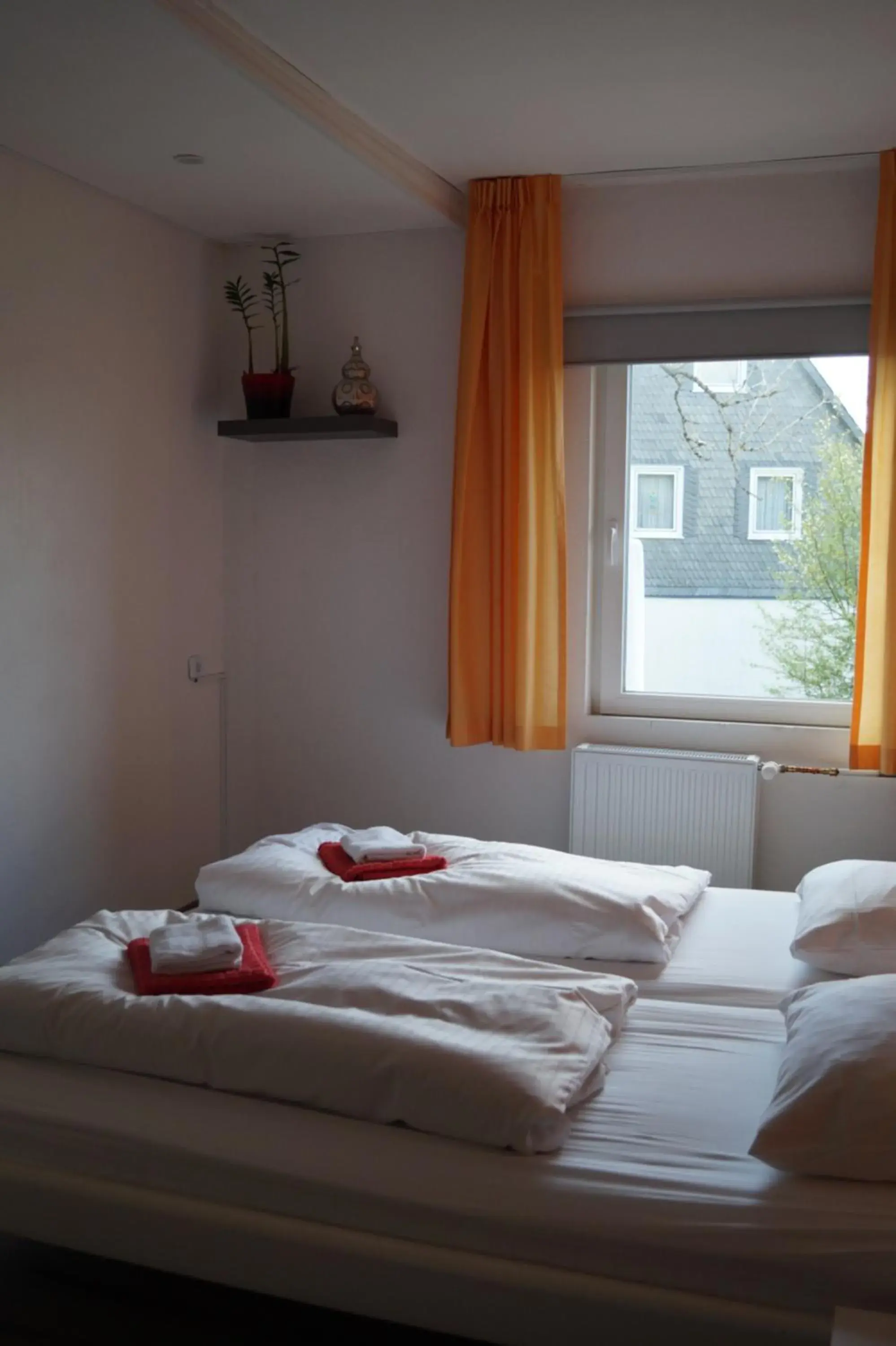 Quadruple Room with Private Bathroom in Hotel Pension De Gasterei Quadruple Room with Private Bathroom in Hotel Pension De Gasterei