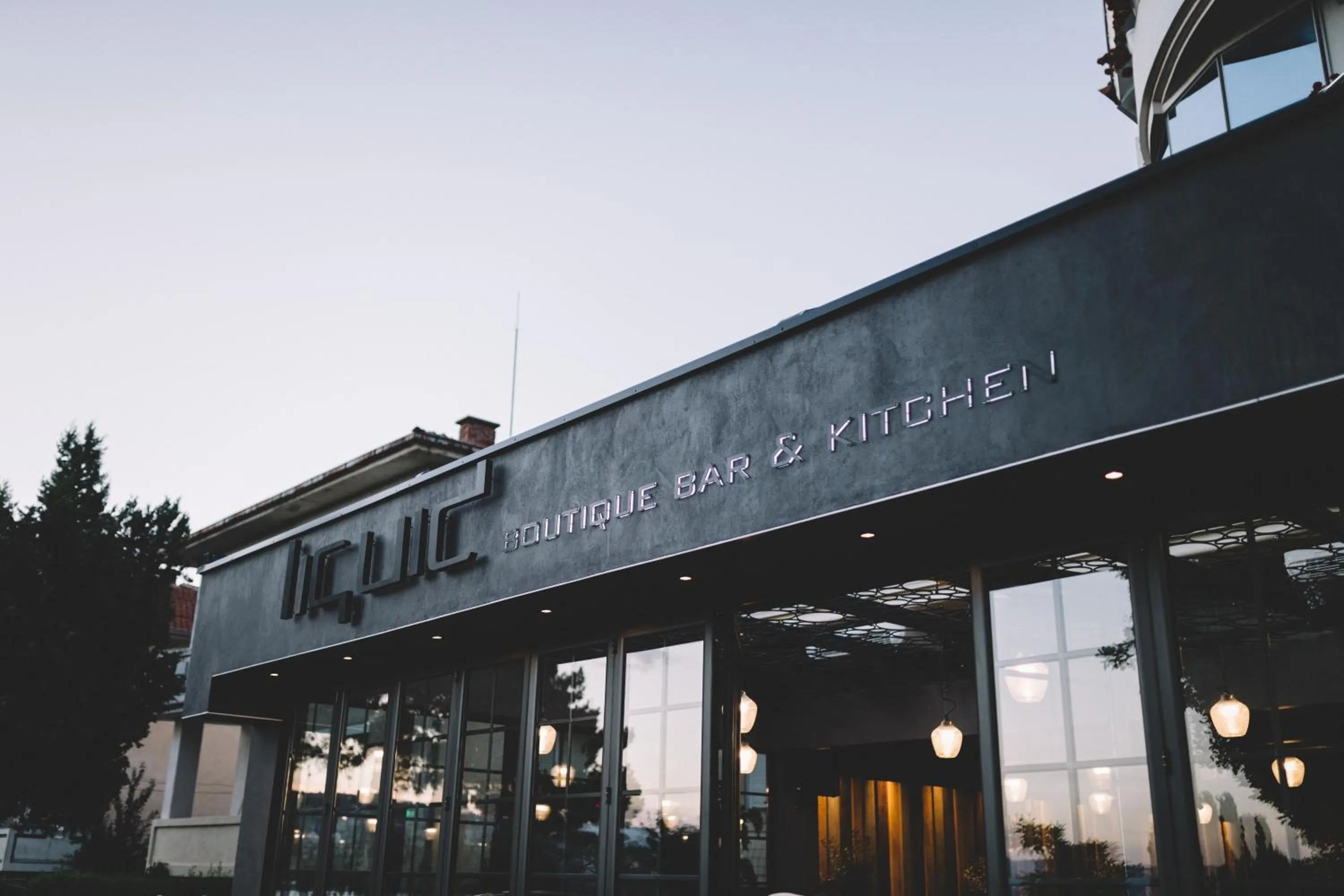 Facade/entrance in SU Hotel