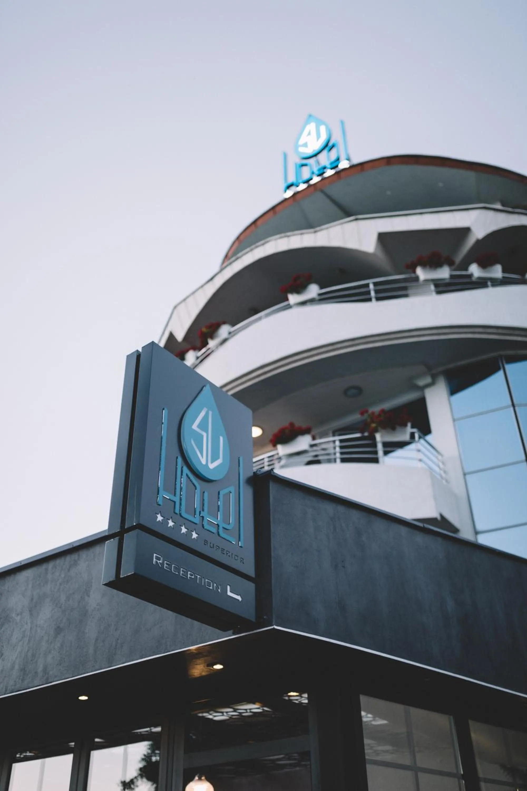 Facade/entrance in SU Hotel