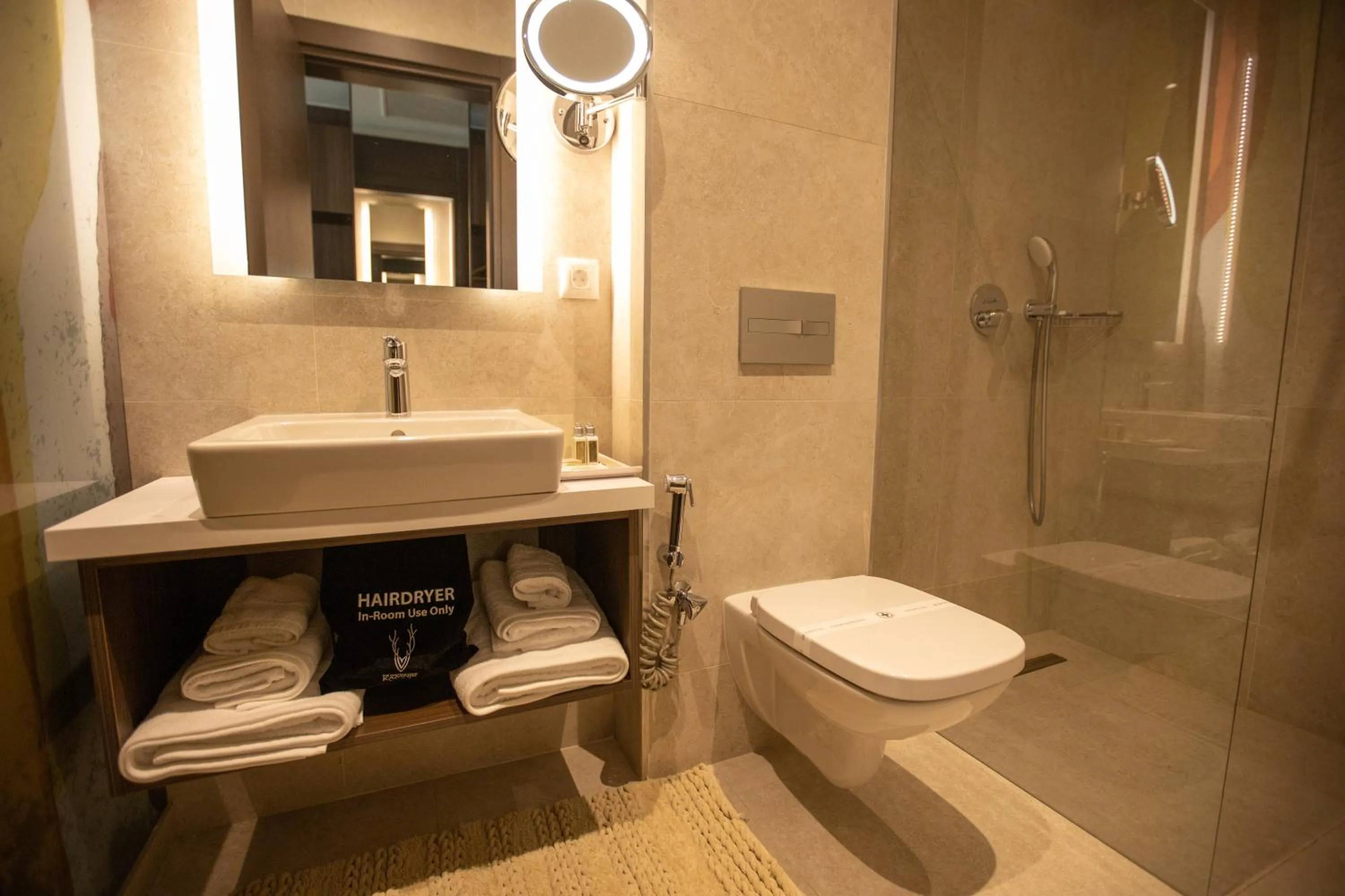 Shower in The Hunter's Lodge Kamnik