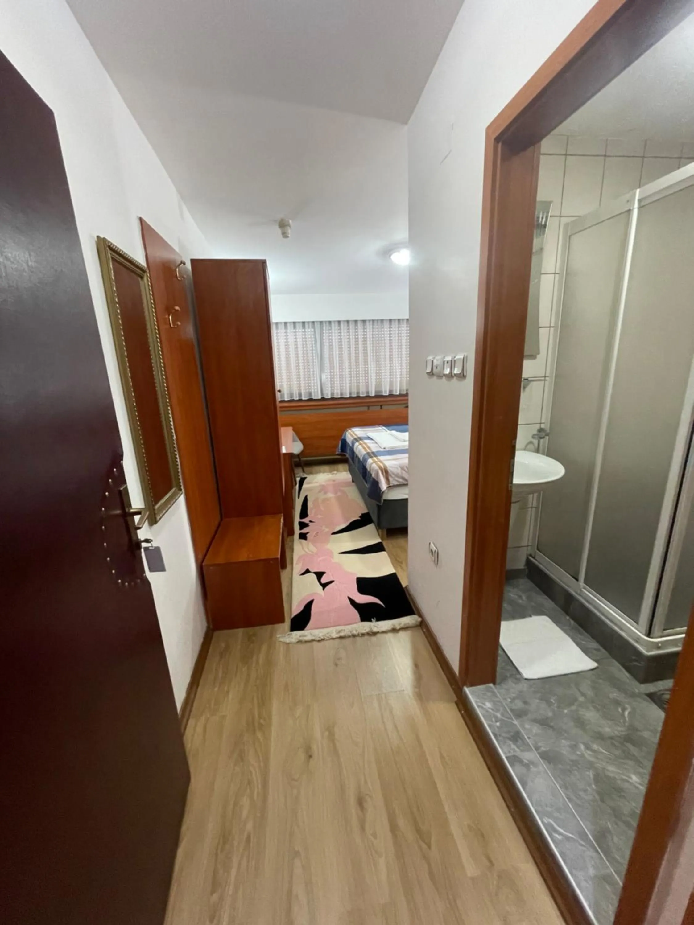 Photo of the whole room, Bed in Hotel Square