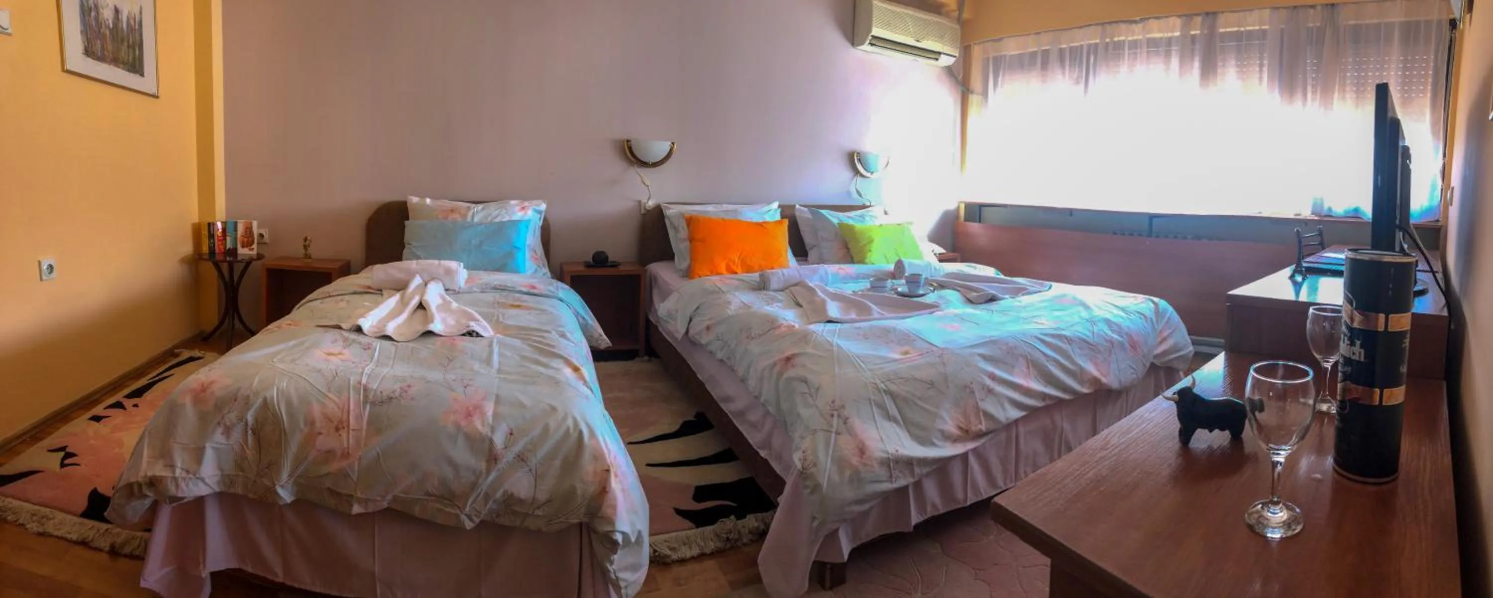 Photo of the whole room, Bed in Hotel Square