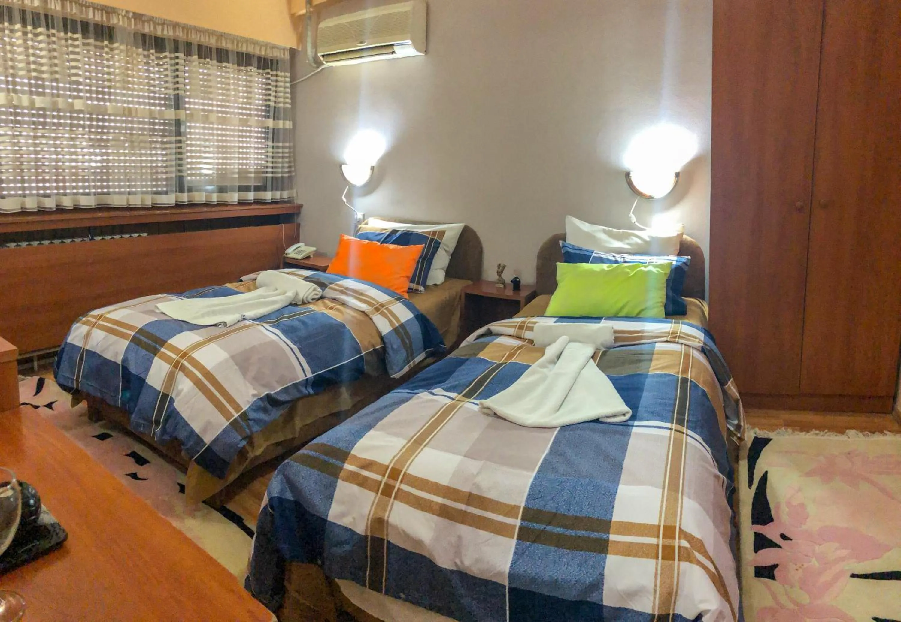 Photo of the whole room, Bed in Hotel Square