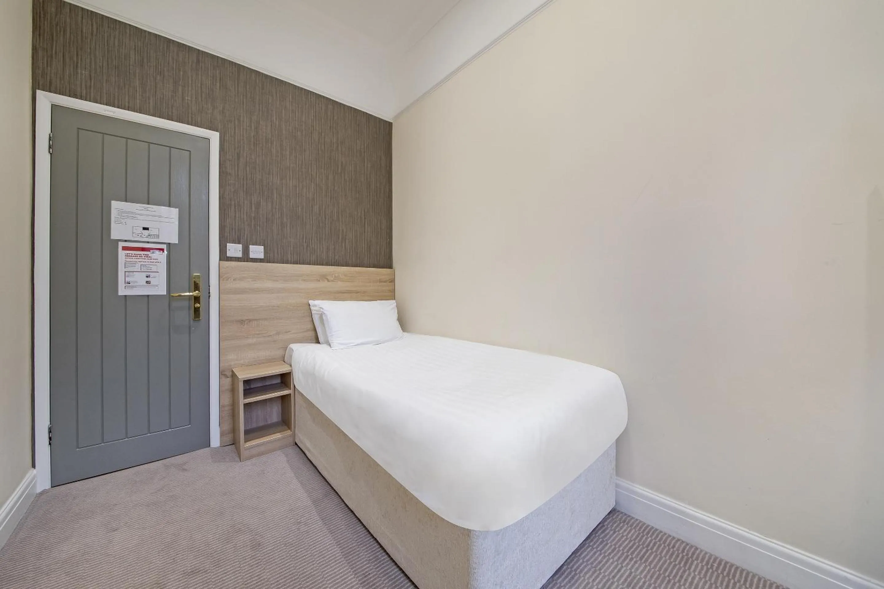 Bedroom in OYO 24 Sussex, London Paddington
