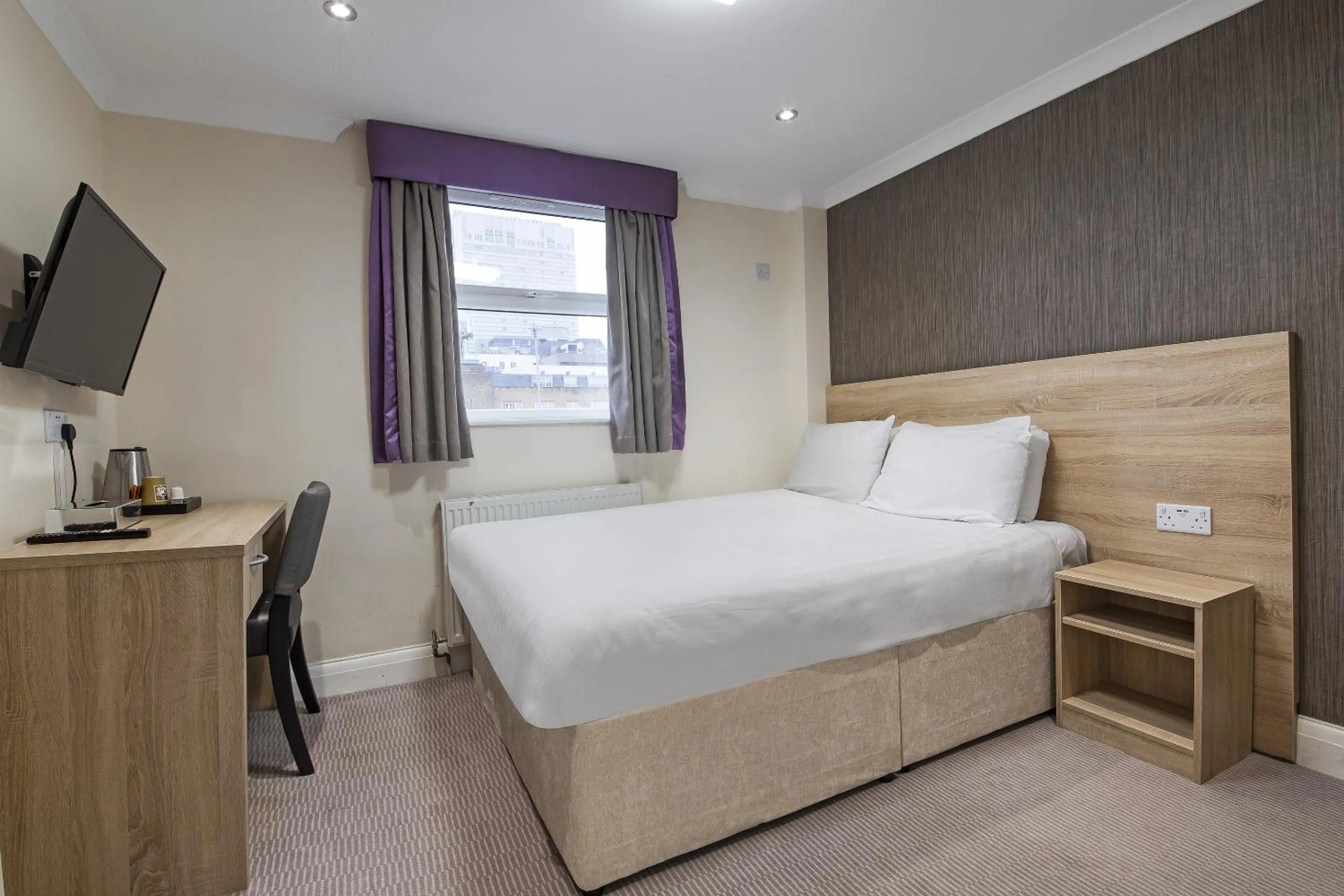 Bedroom in OYO 24 Sussex, London Paddington