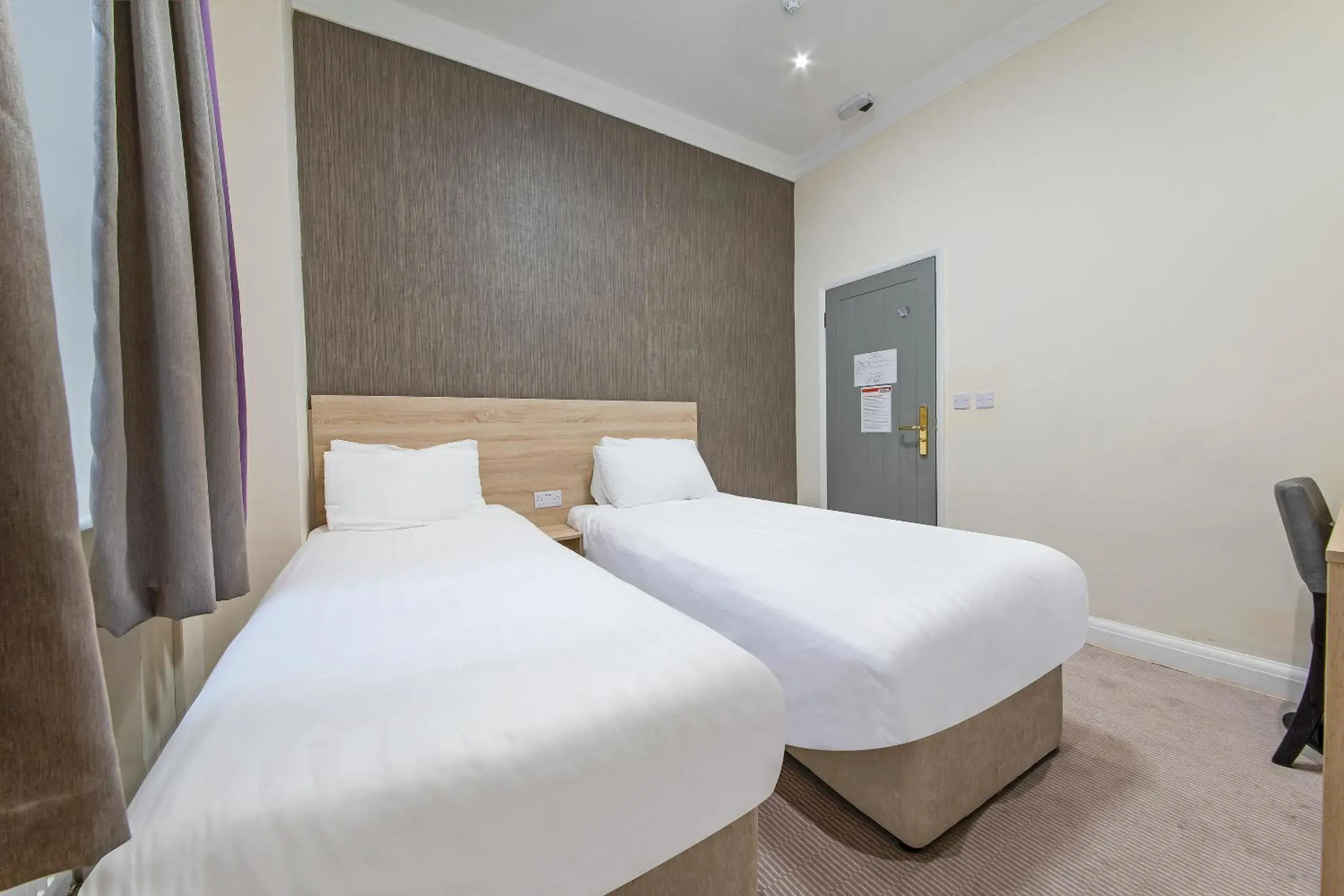 Standard Twin Room in OYO 24 Sussex, London Paddington Standard Twin Room in OYO 24 Sussex, London Paddington