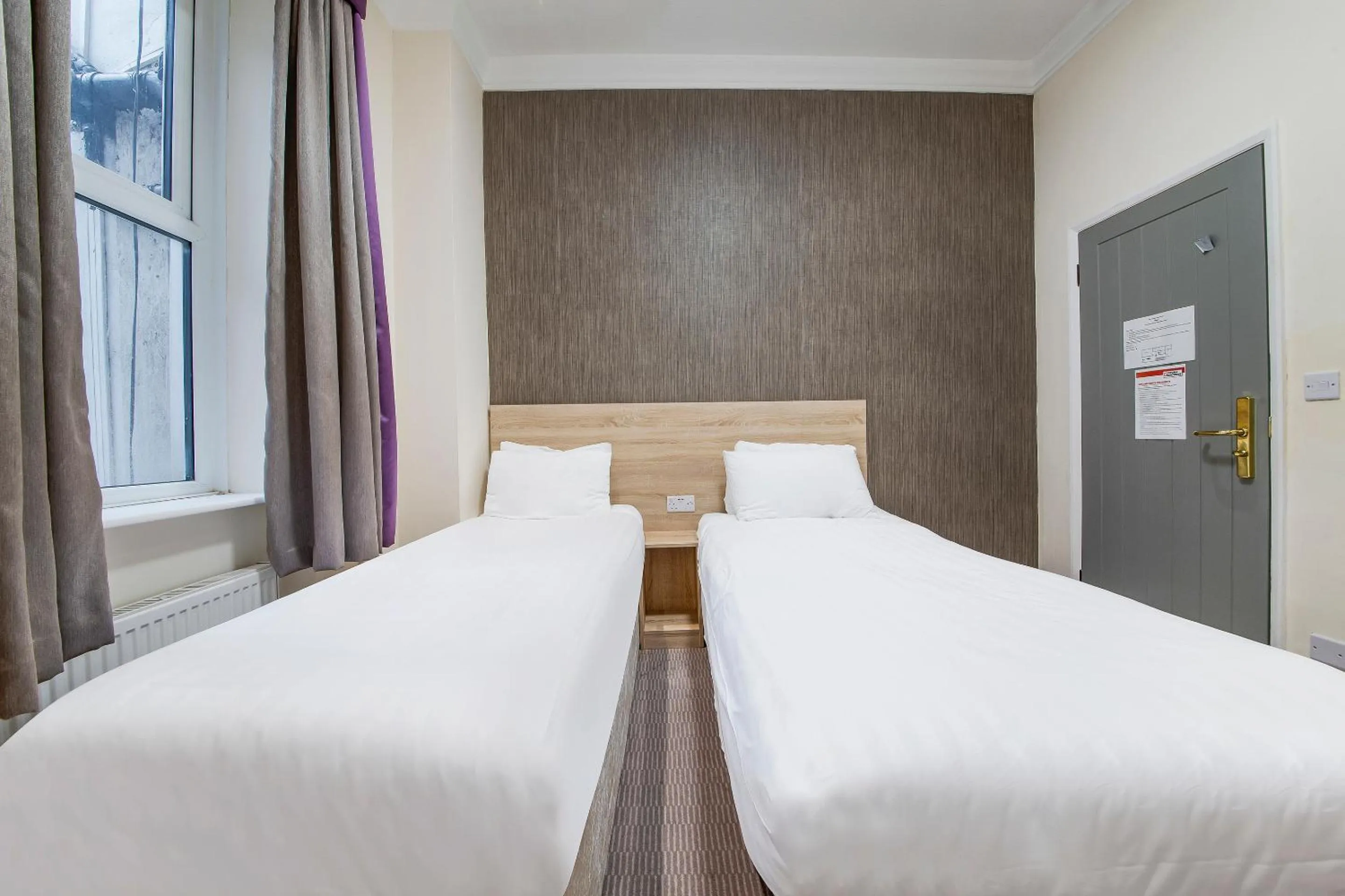 Standard Twin Room in OYO 24 Sussex, London Paddington