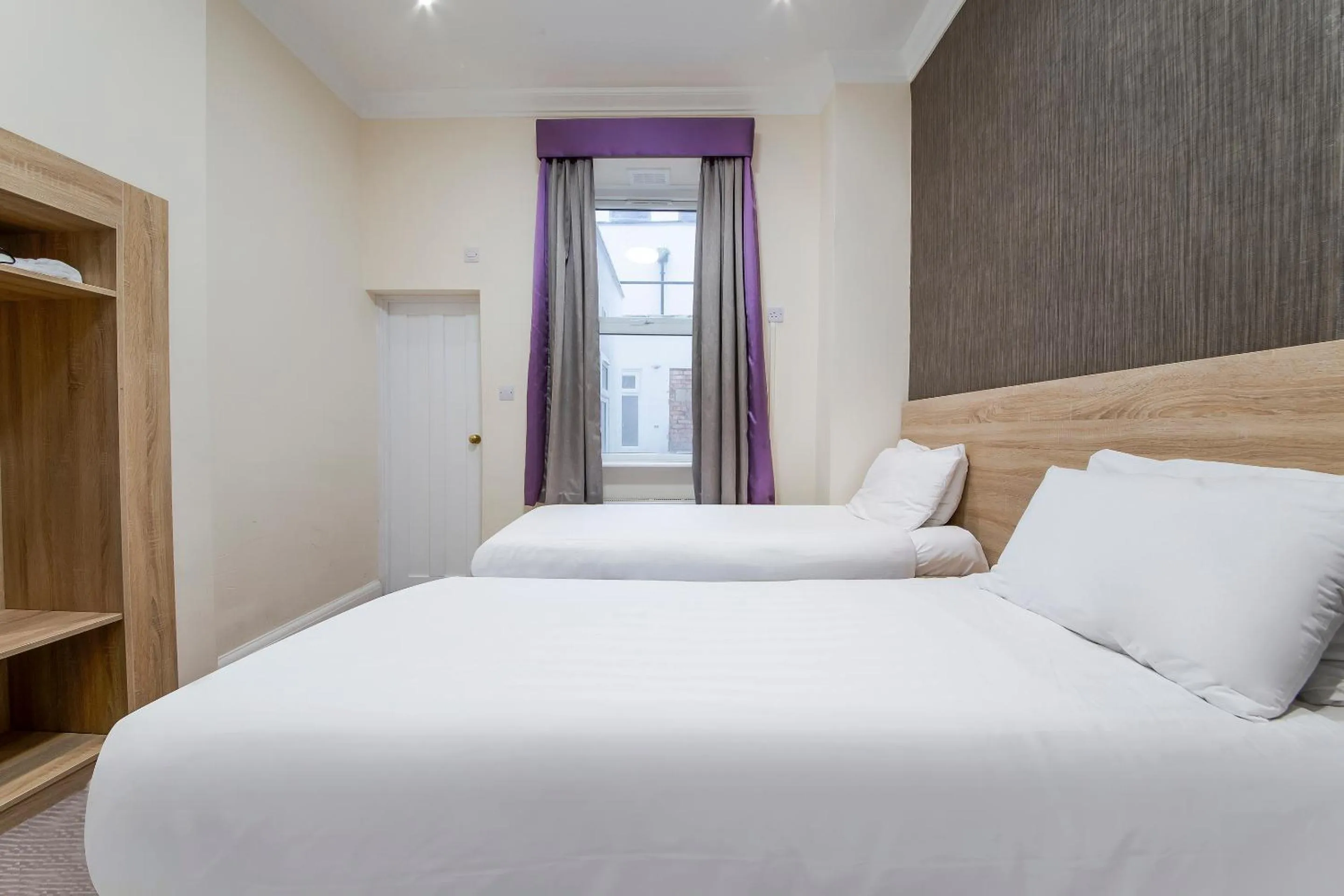 Standard Twin Room in OYO 24 Sussex, London Paddington