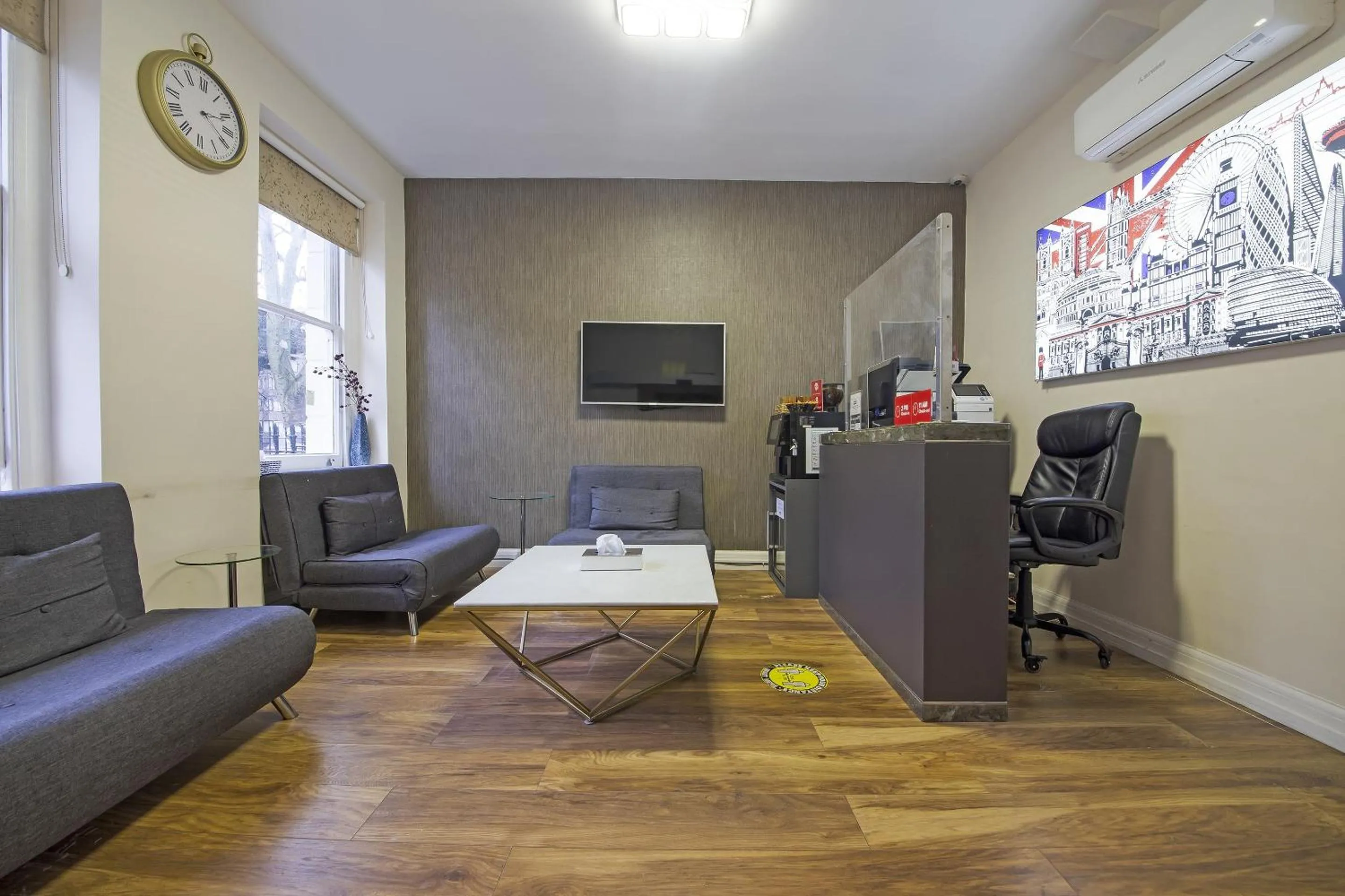 Lobby or reception in OYO 24 Sussex, London Paddington