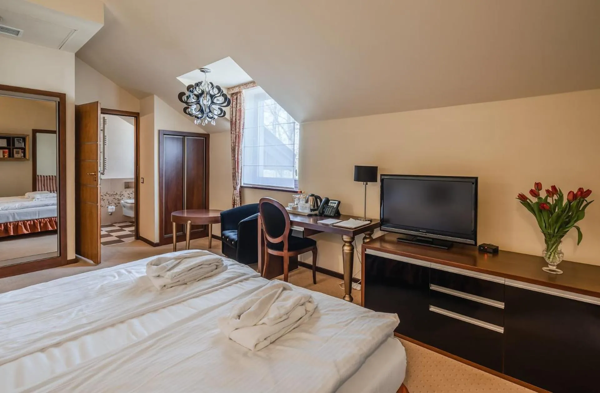 Photo of the whole room, Bed in Dwór Kombornia Hotel&SPA