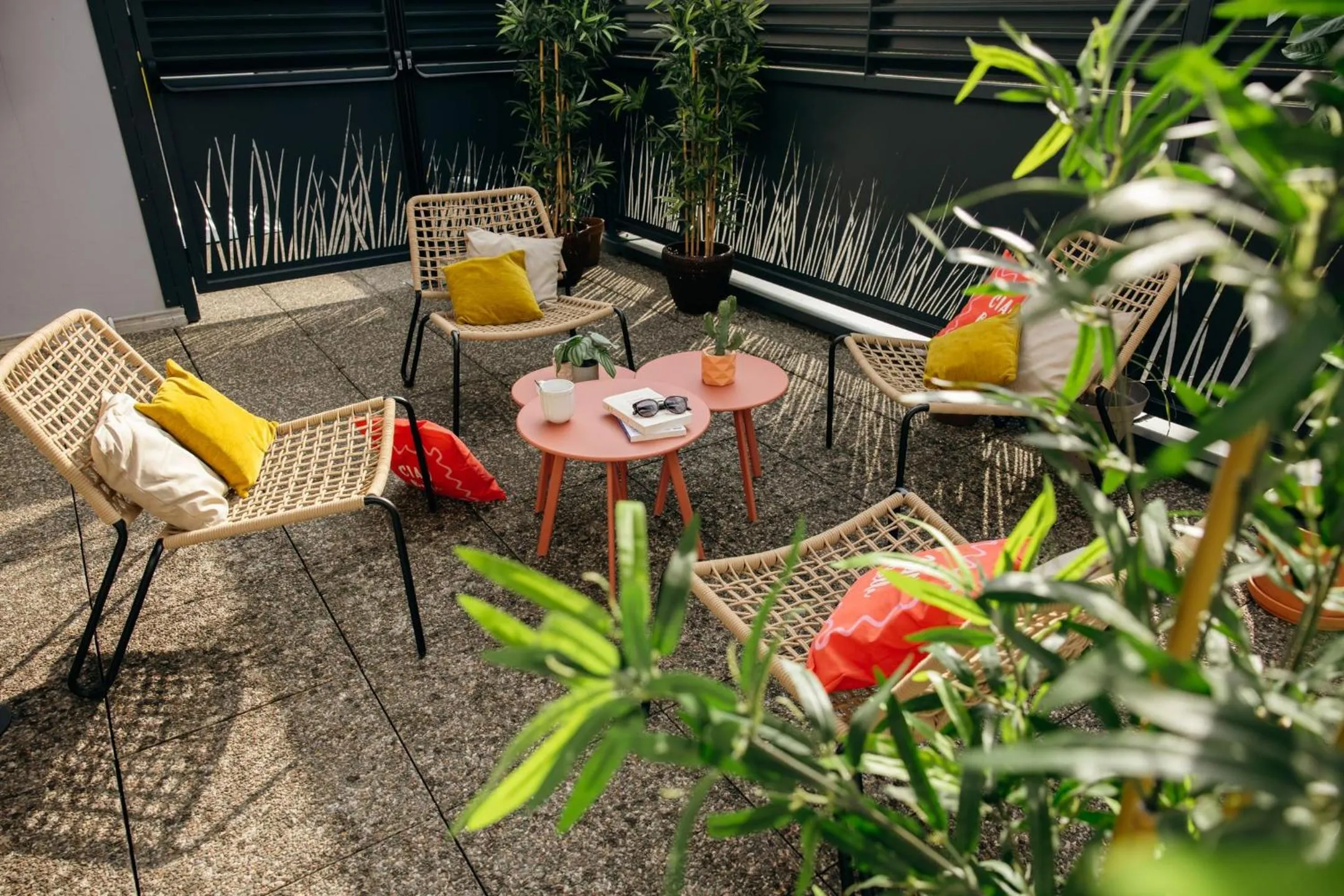 Patio in Sure Hotel by Best Western Nantes Beaujoire