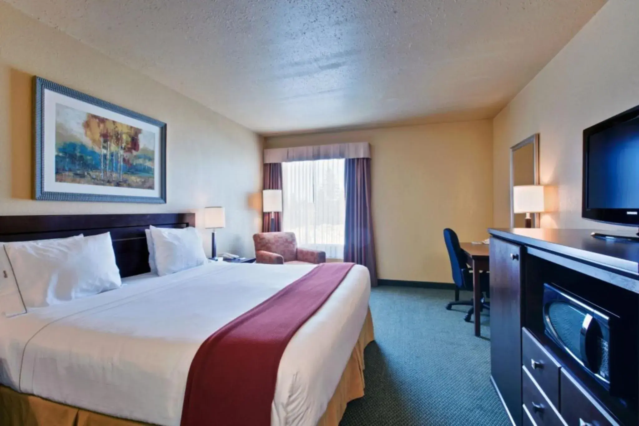 Photo of the whole room, Bed in Holiday Inn Express Dryden by IHG Photo of the whole room, Bed in Holiday Inn Express Dryden by IHG