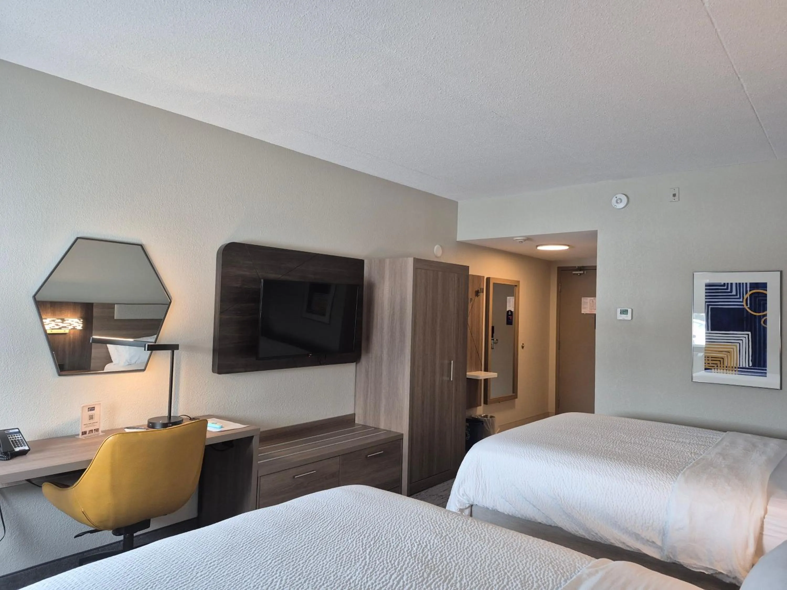 Photo of the whole room, Bed in Holiday Inn Express Dryden by IHG