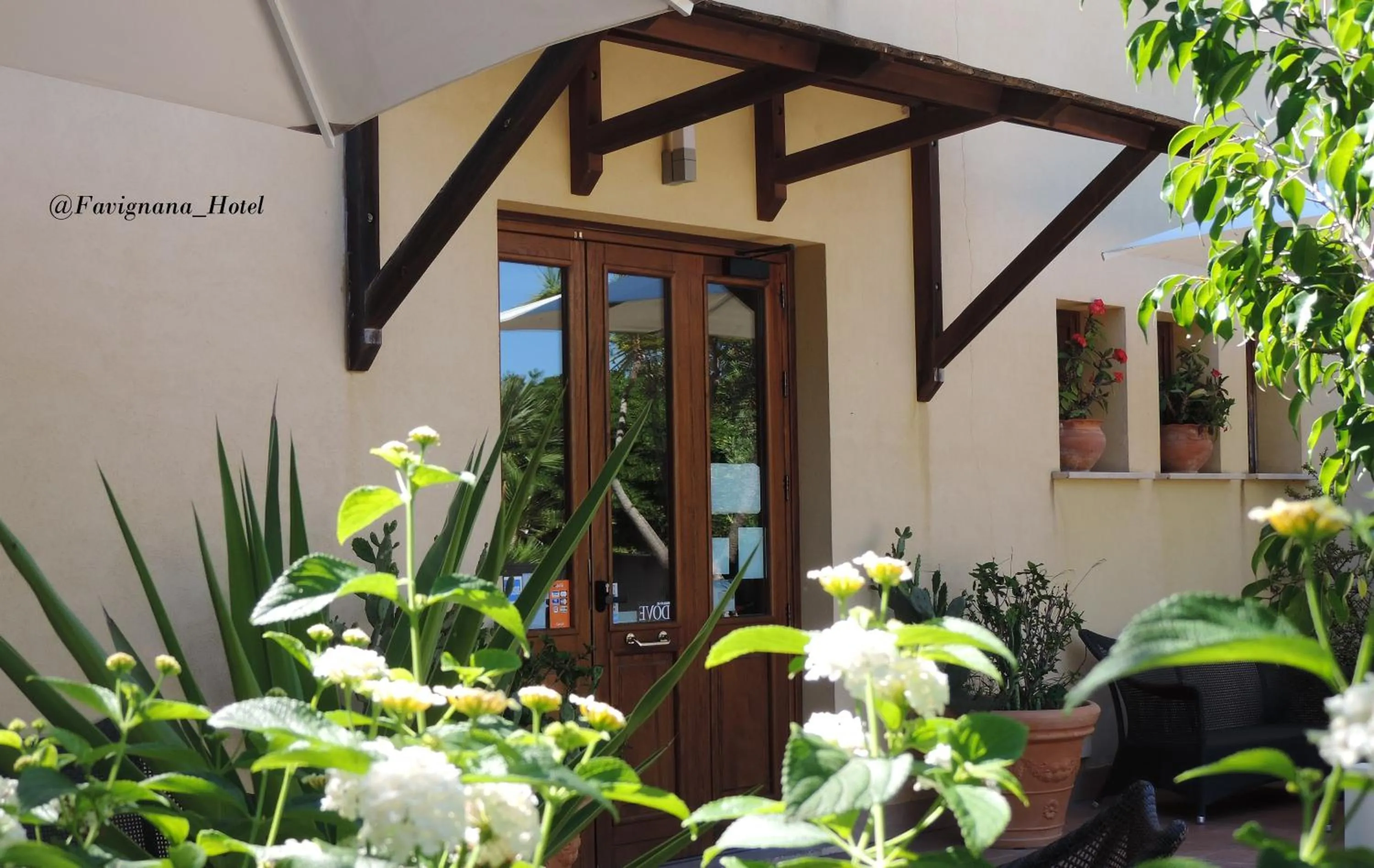 Facade/entrance in FAVIGNANA HOTEL Concept Holiday