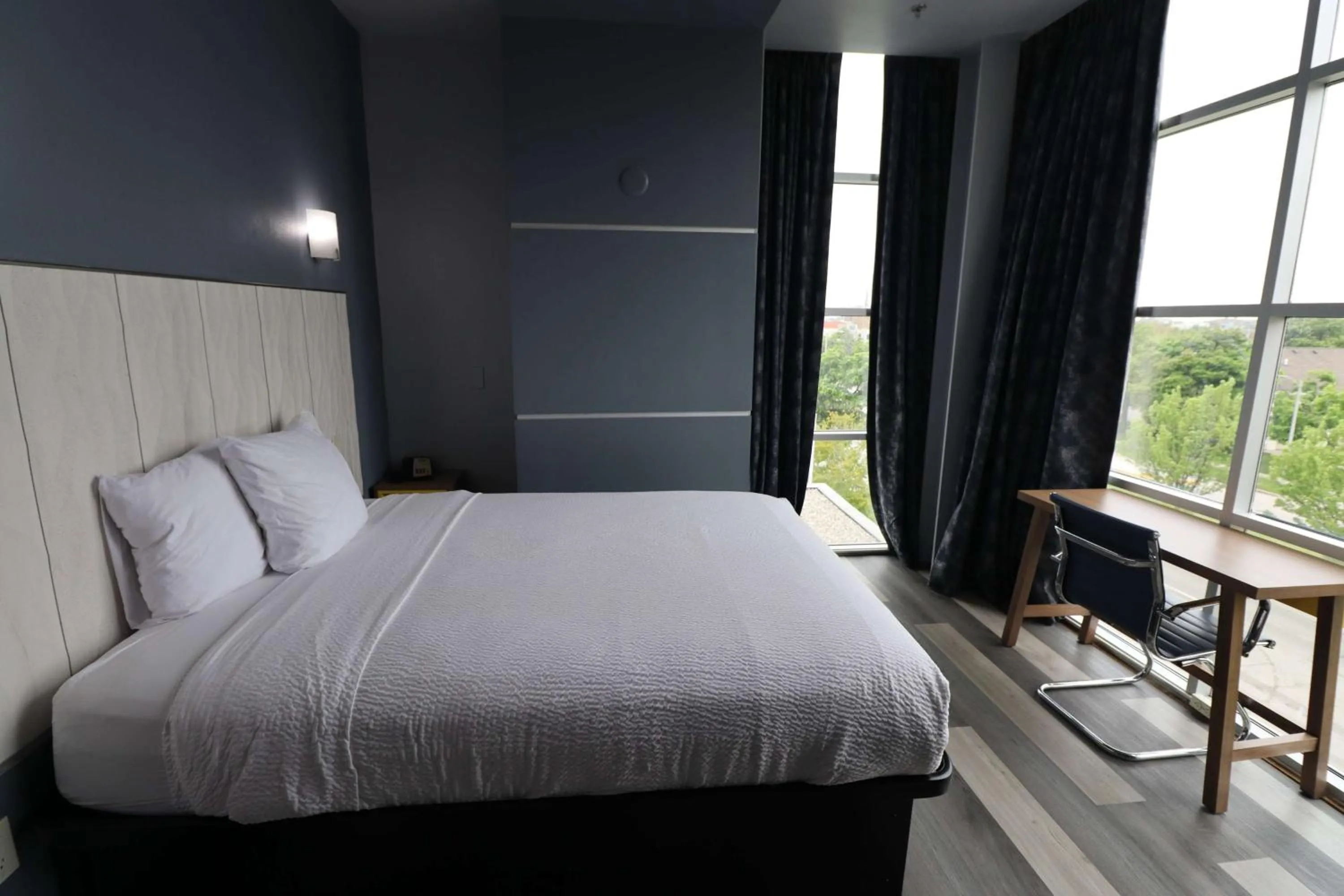 Photo of the whole room, Bed in Days Inn & Suites by Wyndham Milwaukee