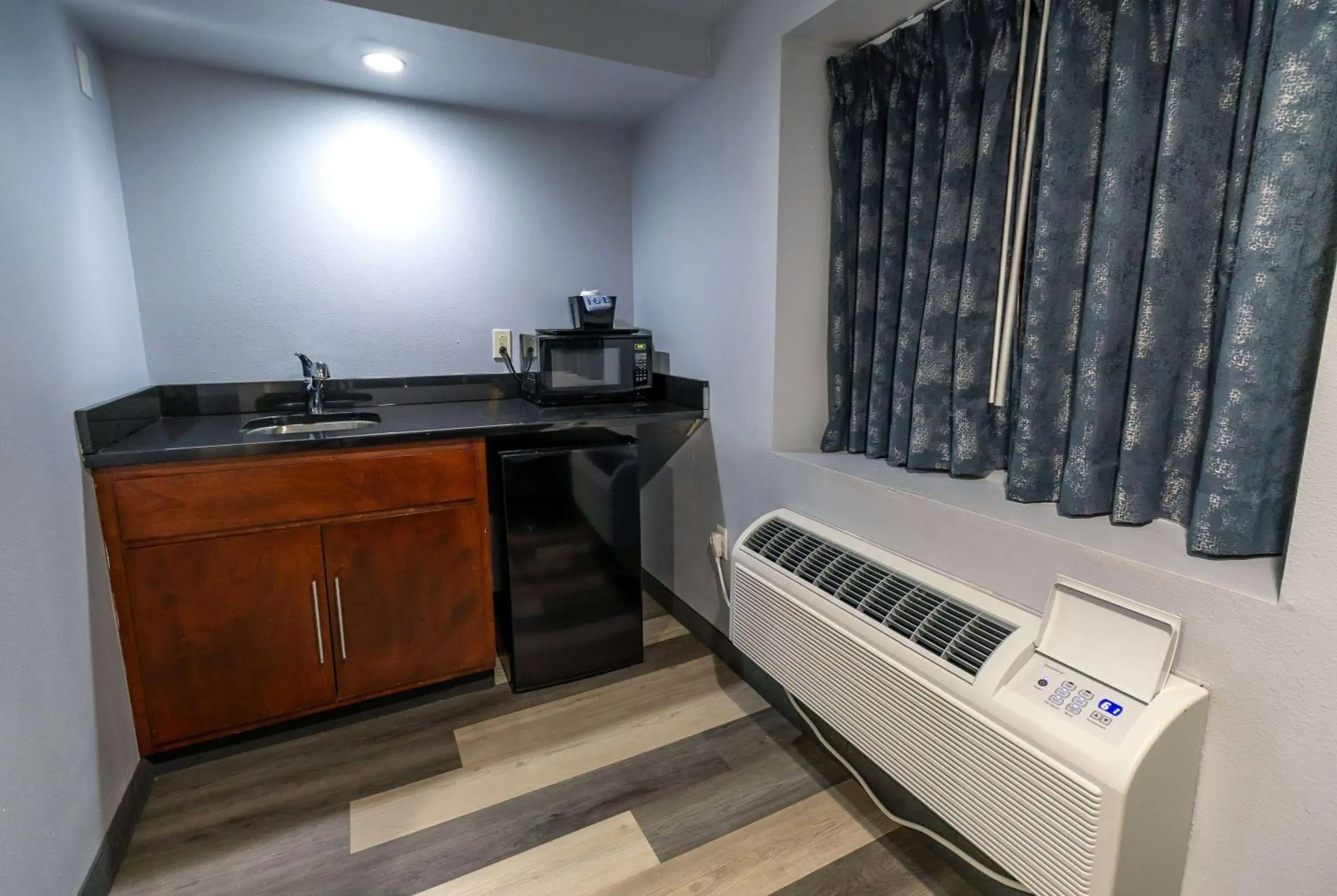 Photo of the whole room in Days Inn & Suites by Wyndham Milwaukee Photo of the whole room in Days Inn & Suites by Wyndham Milwaukee