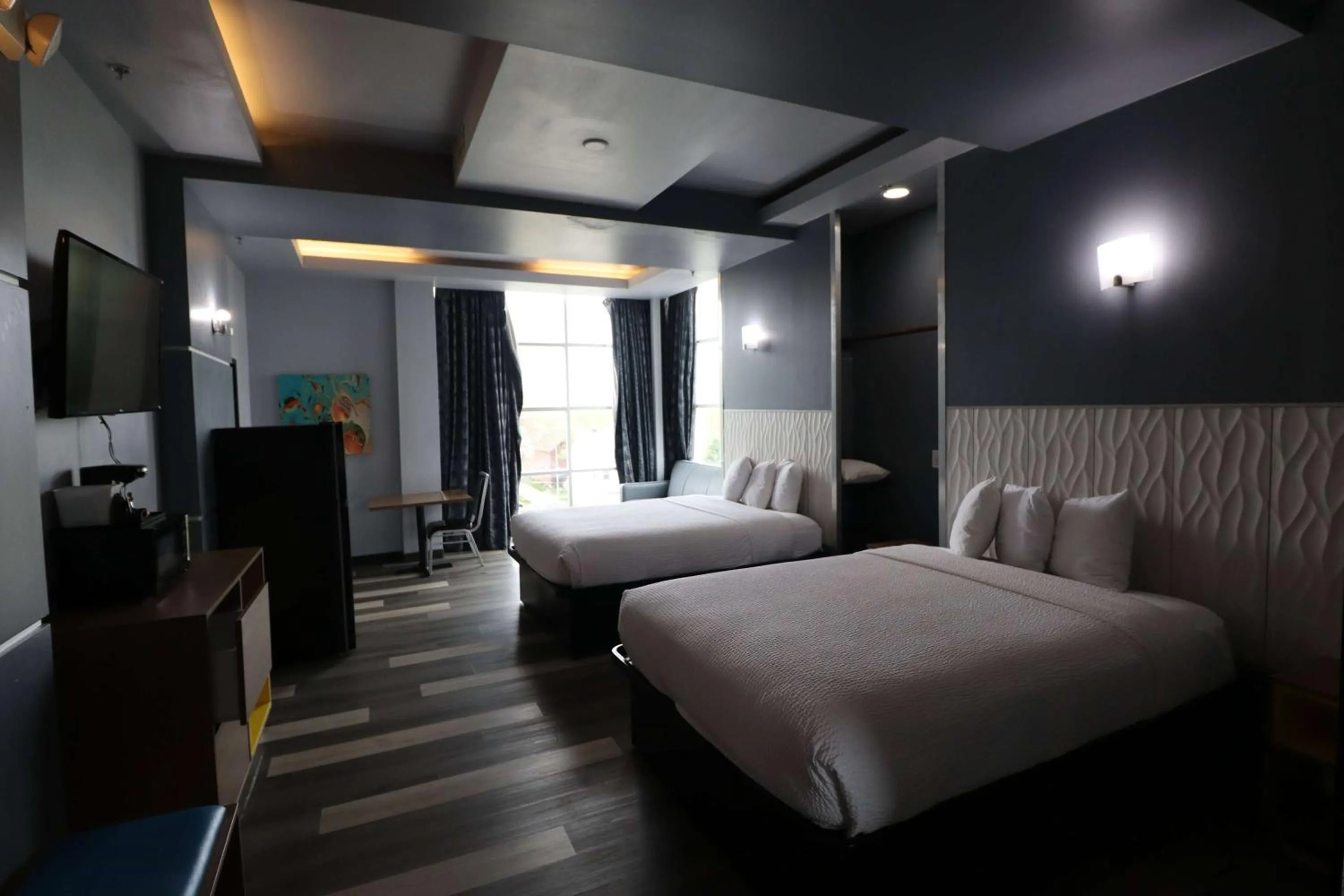 Photo of the whole room, Bed in Days Inn & Suites by Wyndham Milwaukee