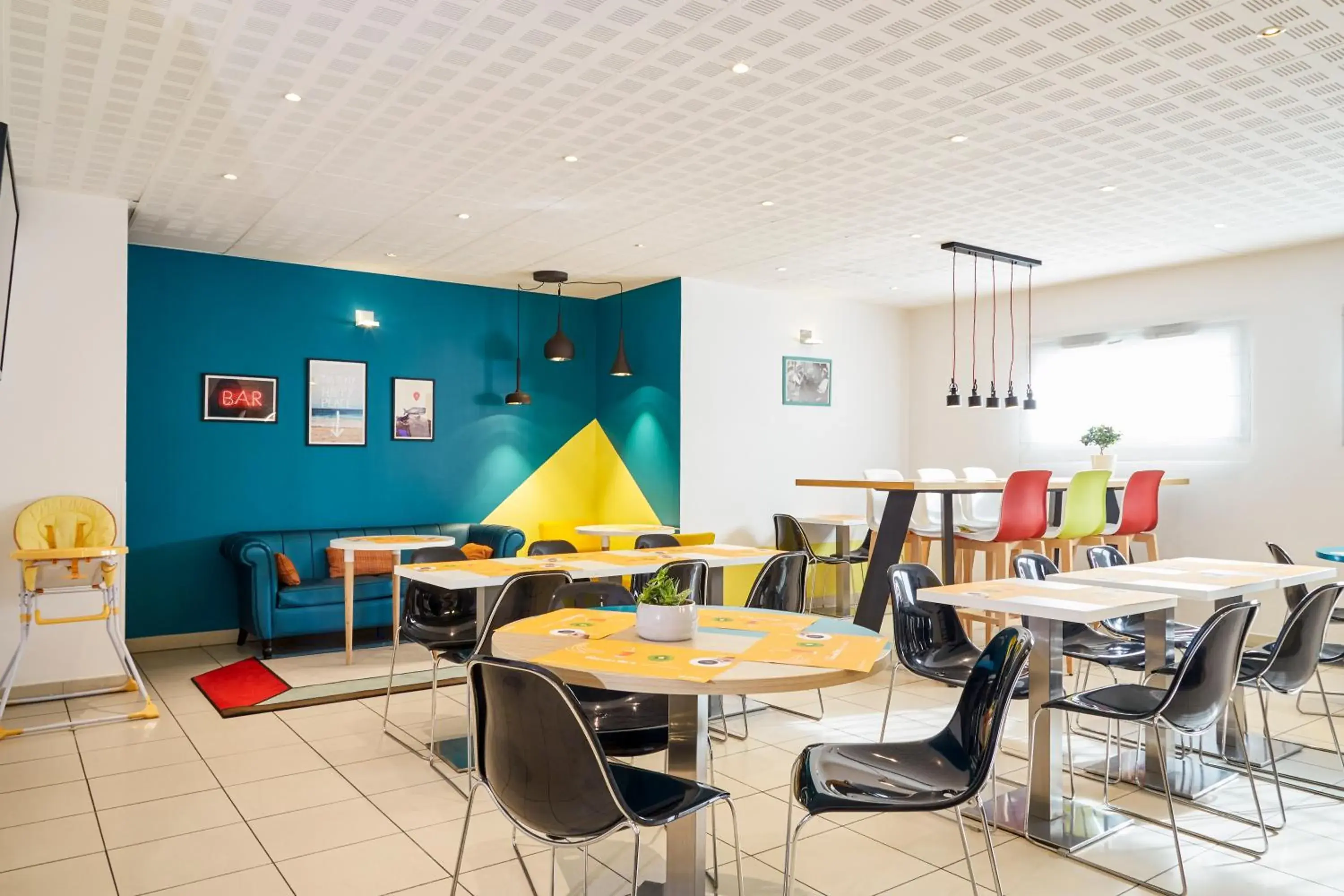 Lounge or bar in Aparthotel Adagio Access Marseille Saint Charles Lounge or bar in Aparthotel Adagio Access Marseille Saint Charles