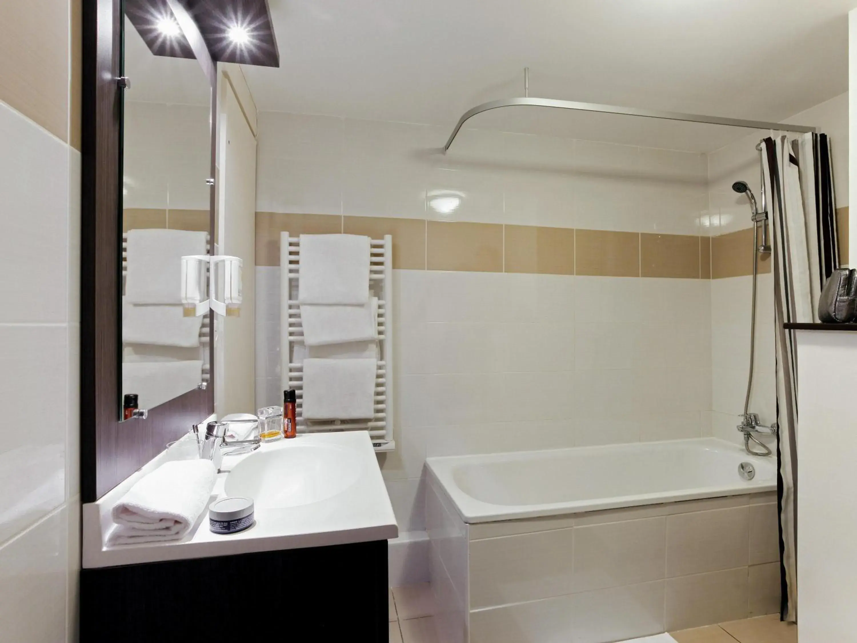 Bedroom in Aparthotel Adagio Access Marseille Saint Charles Bedroom in Aparthotel Adagio Access Marseille Saint Charles