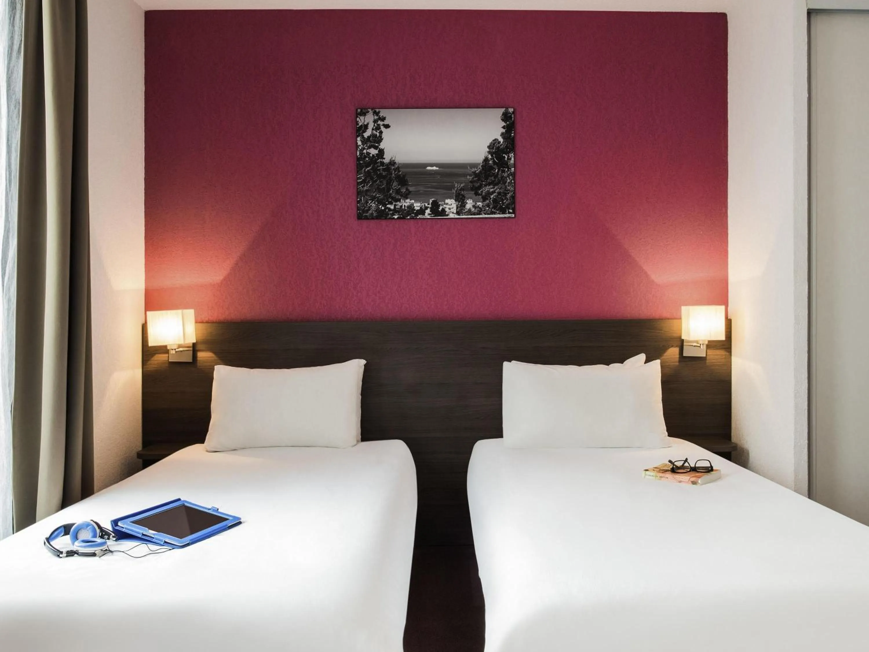 Bedroom, Bed in Aparthotel Adagio Access Marseille Saint Charles