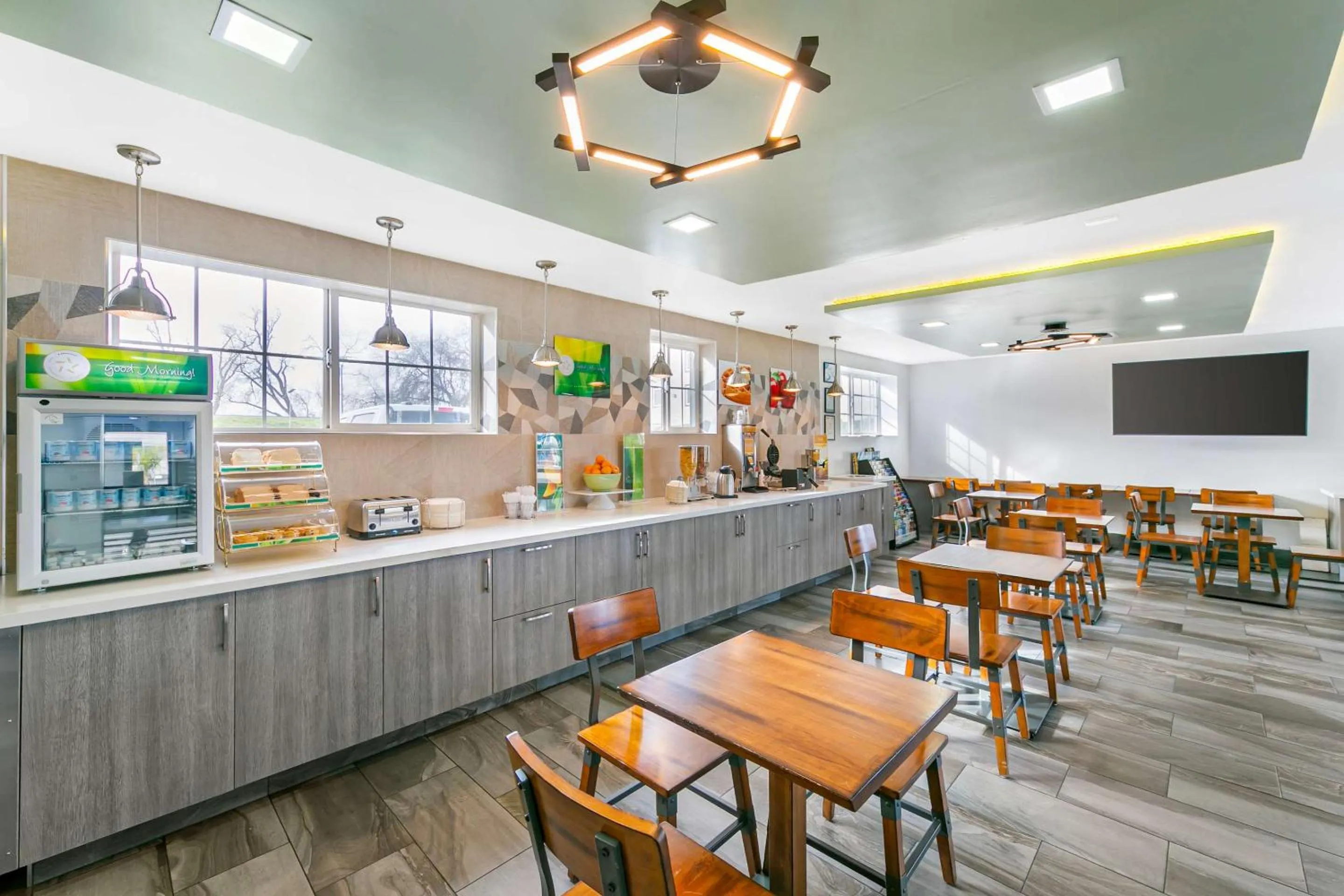 Breakfast in Quality Inn & Suites Sacramento Downtown Area