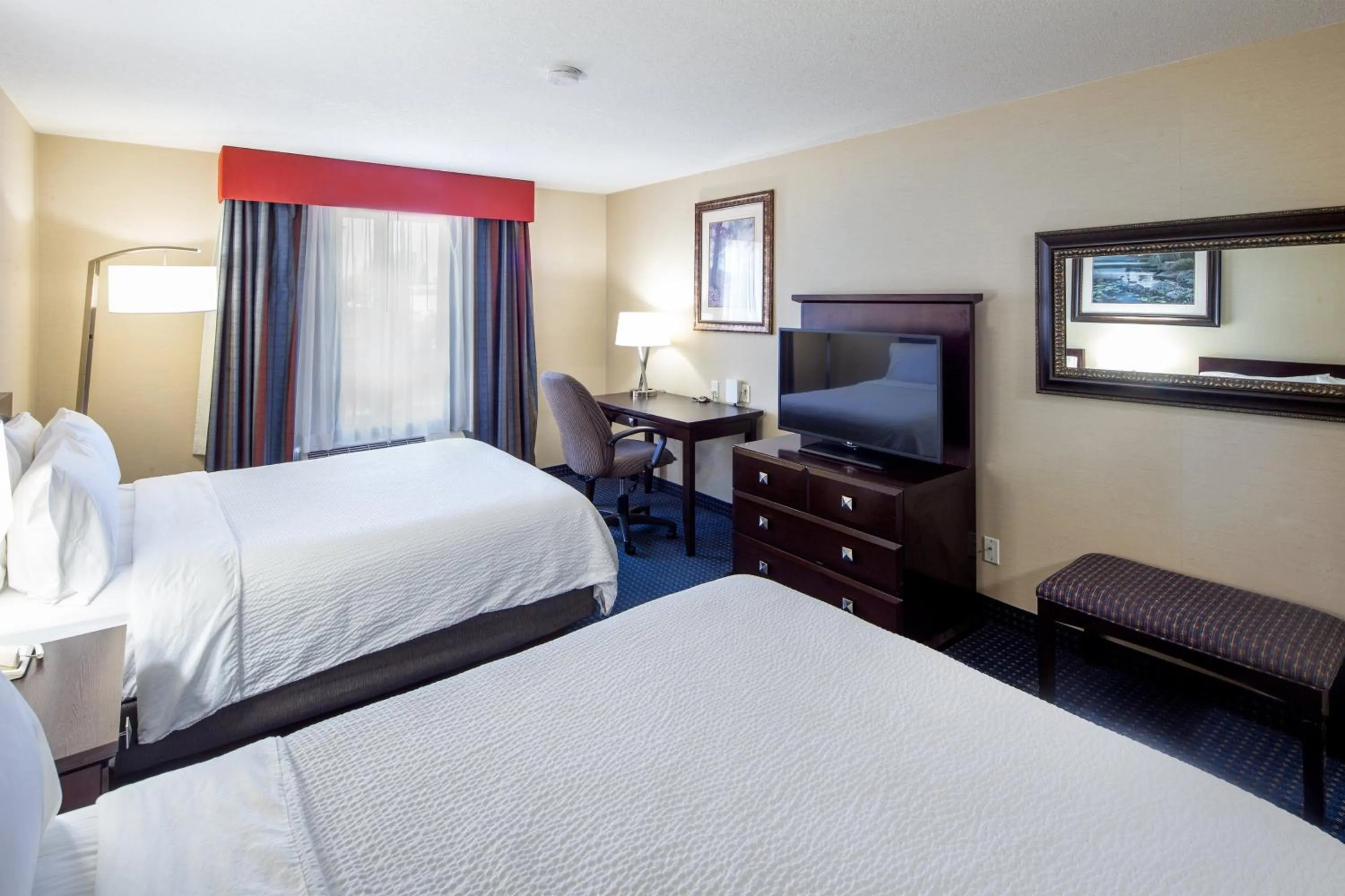 Photo of the whole room, Bed in Holiday Inn Express Hotel & Suites Edson by IHG