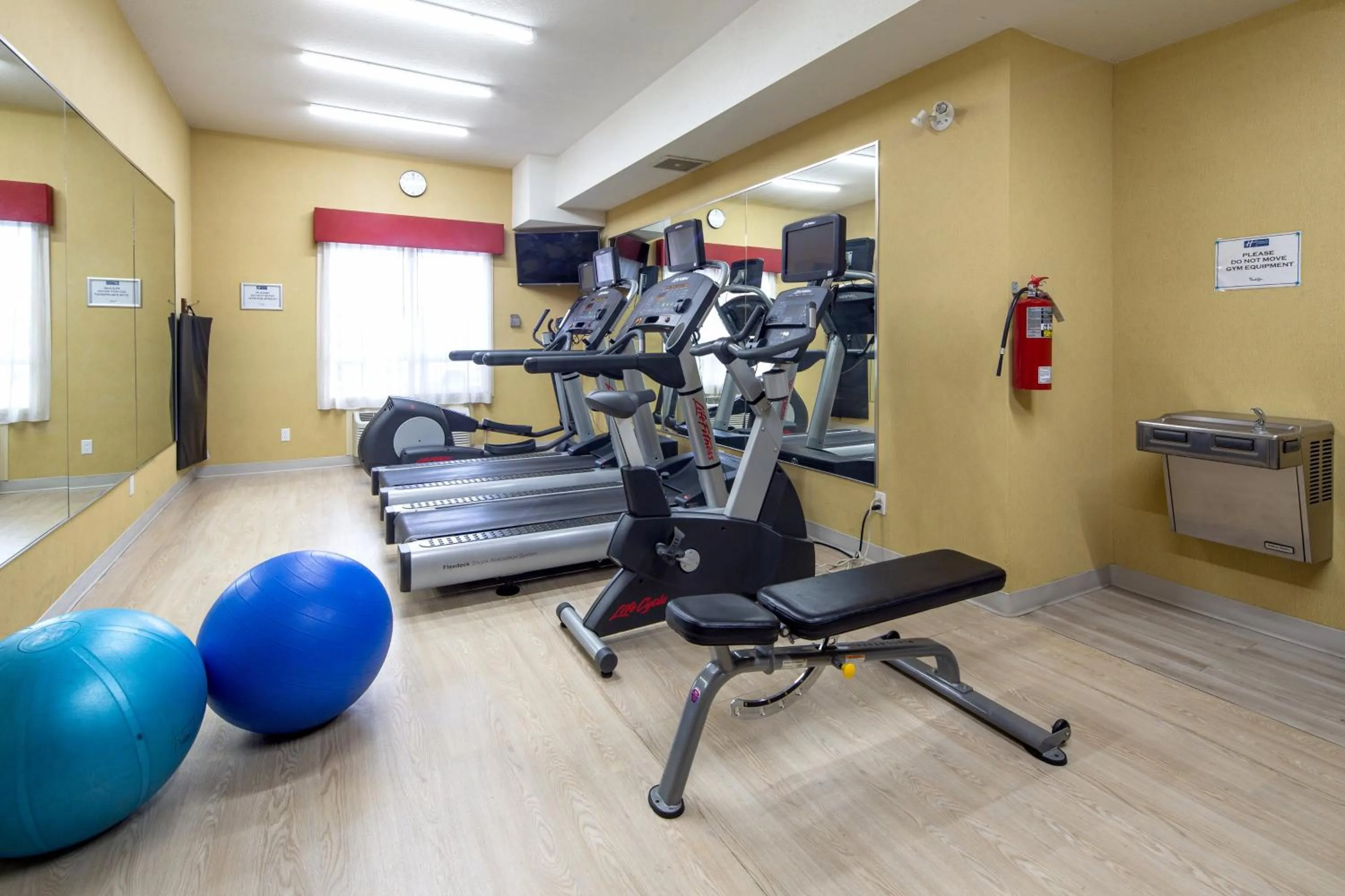 Spa and wellness centre/facilities in Holiday Inn Express Hotel & Suites Edson by IHG