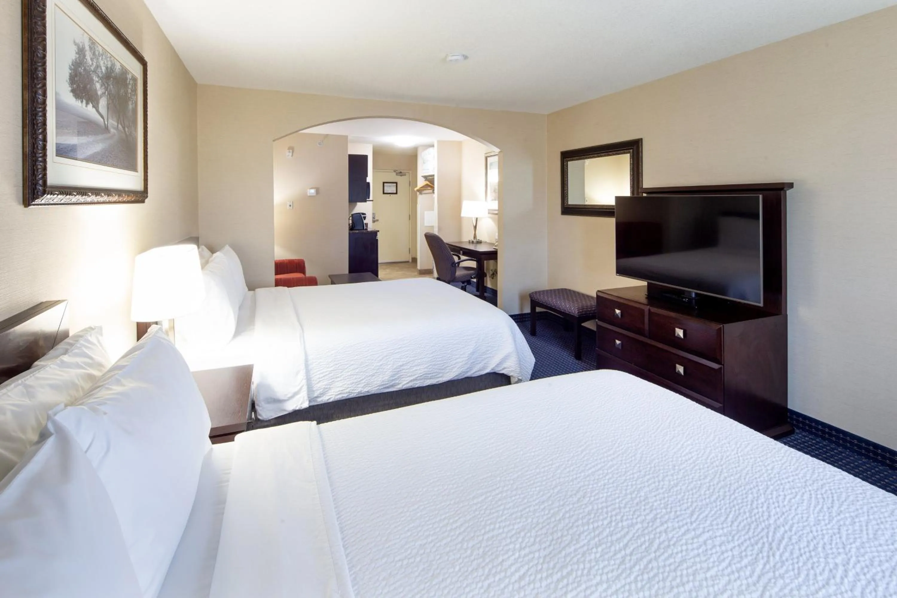 Photo of the whole room, Bed in Holiday Inn Express Hotel & Suites Edson by IHG