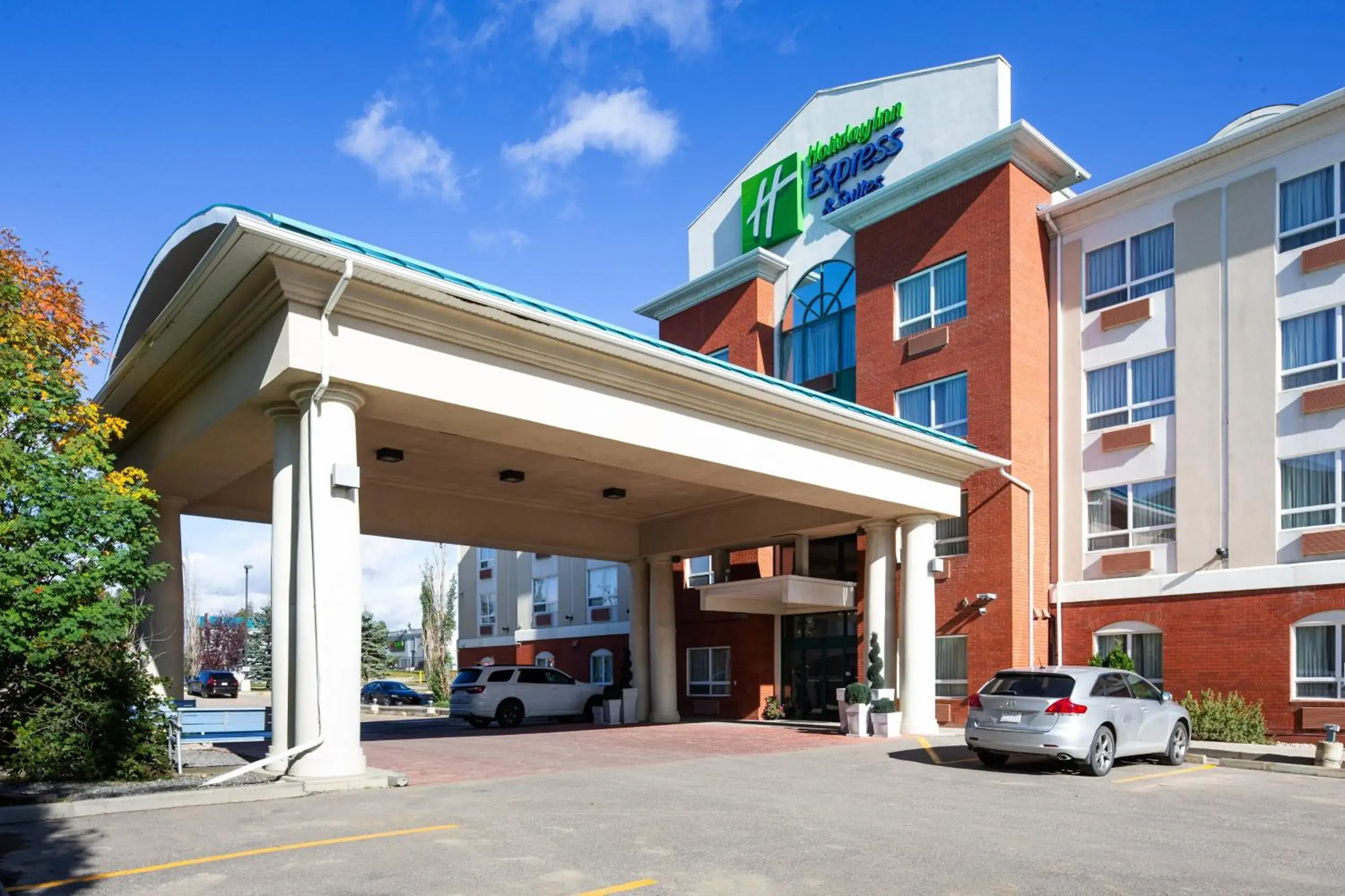 Property building in Holiday Inn Express Hotel & Suites Edson by IHG Property building in Holiday Inn Express Hotel & Suites Edson by IHG
