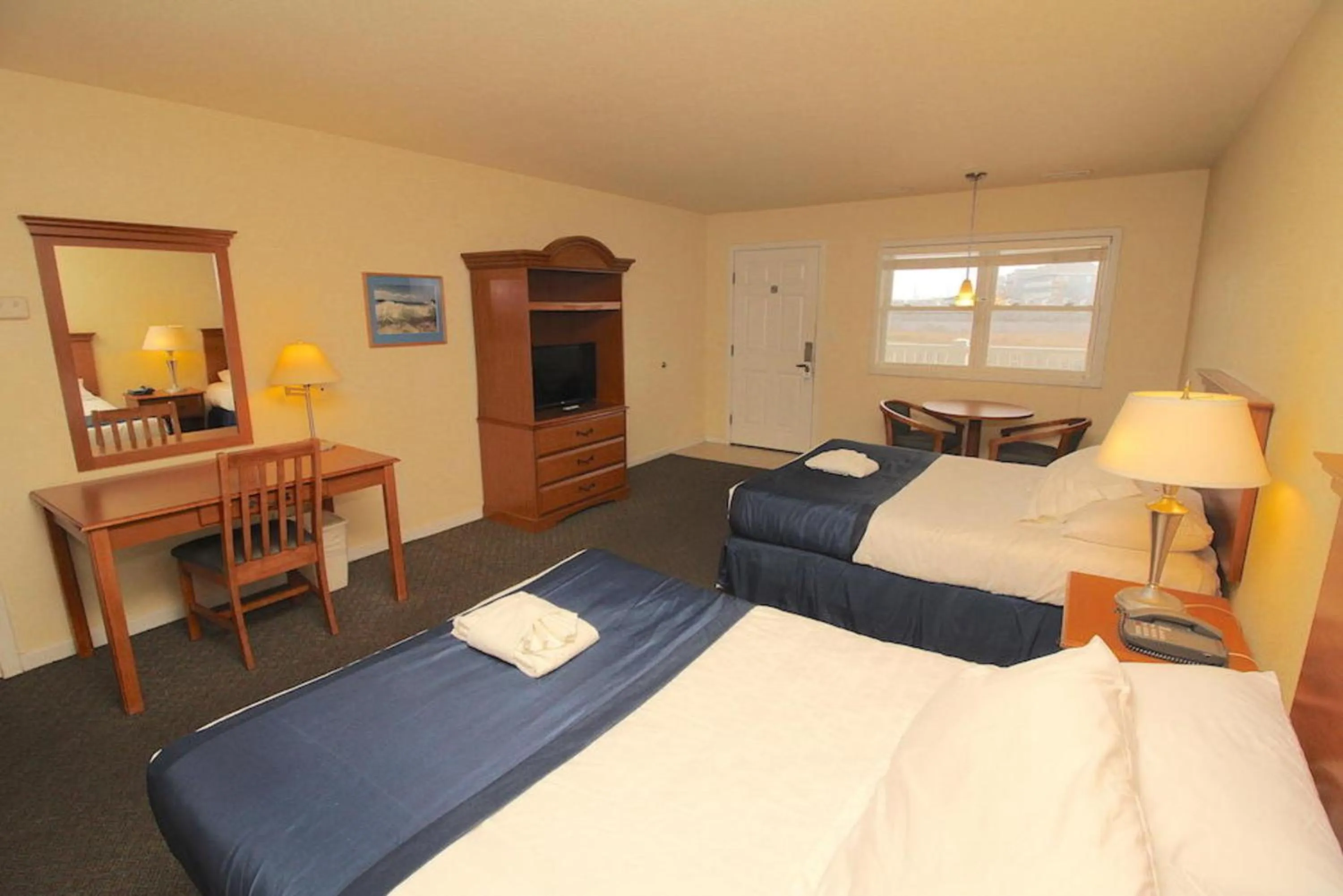 Photo of the whole room, Bed in Sea Gull