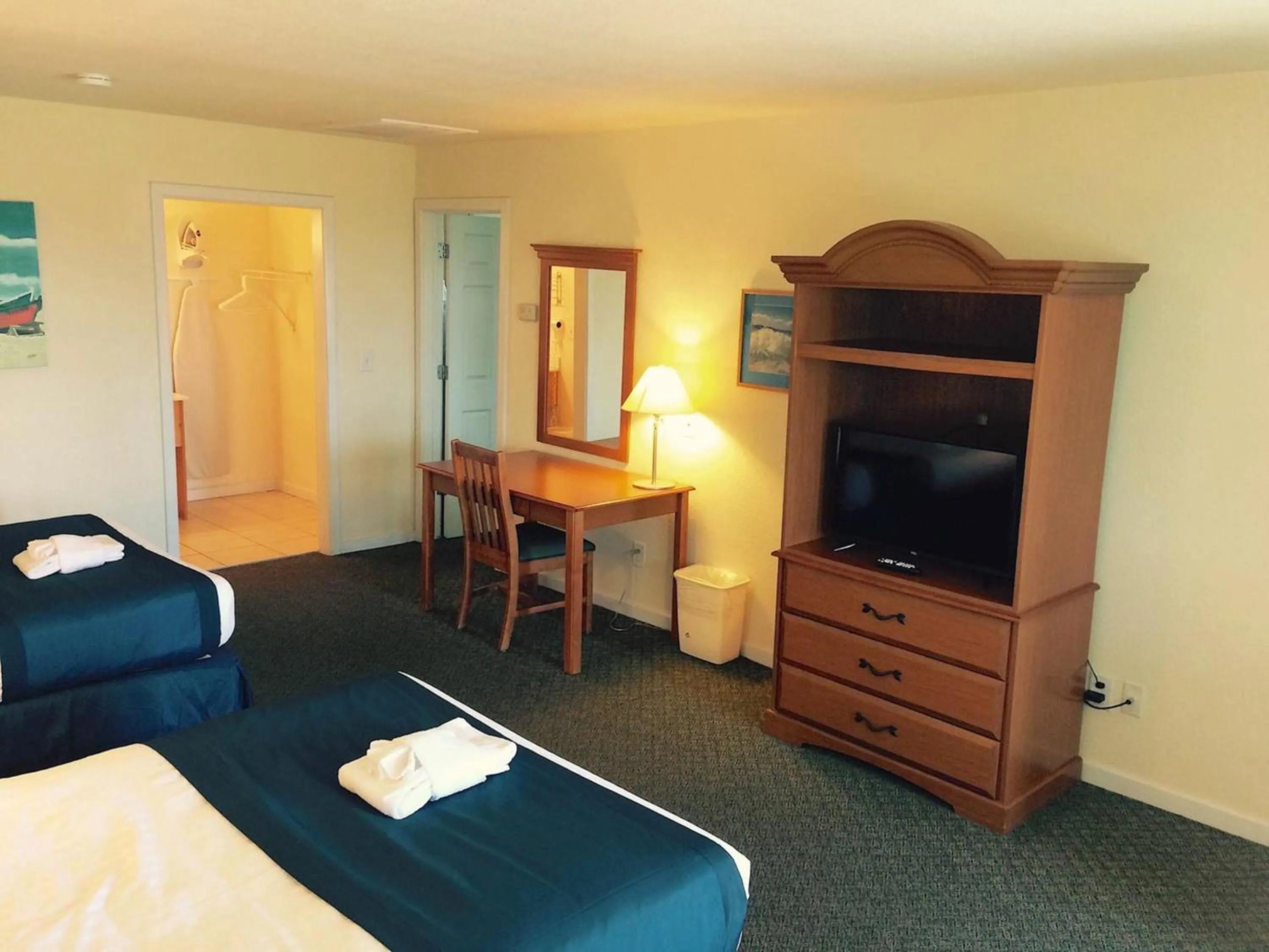 Photo of the whole room, Bed in Sea Gull