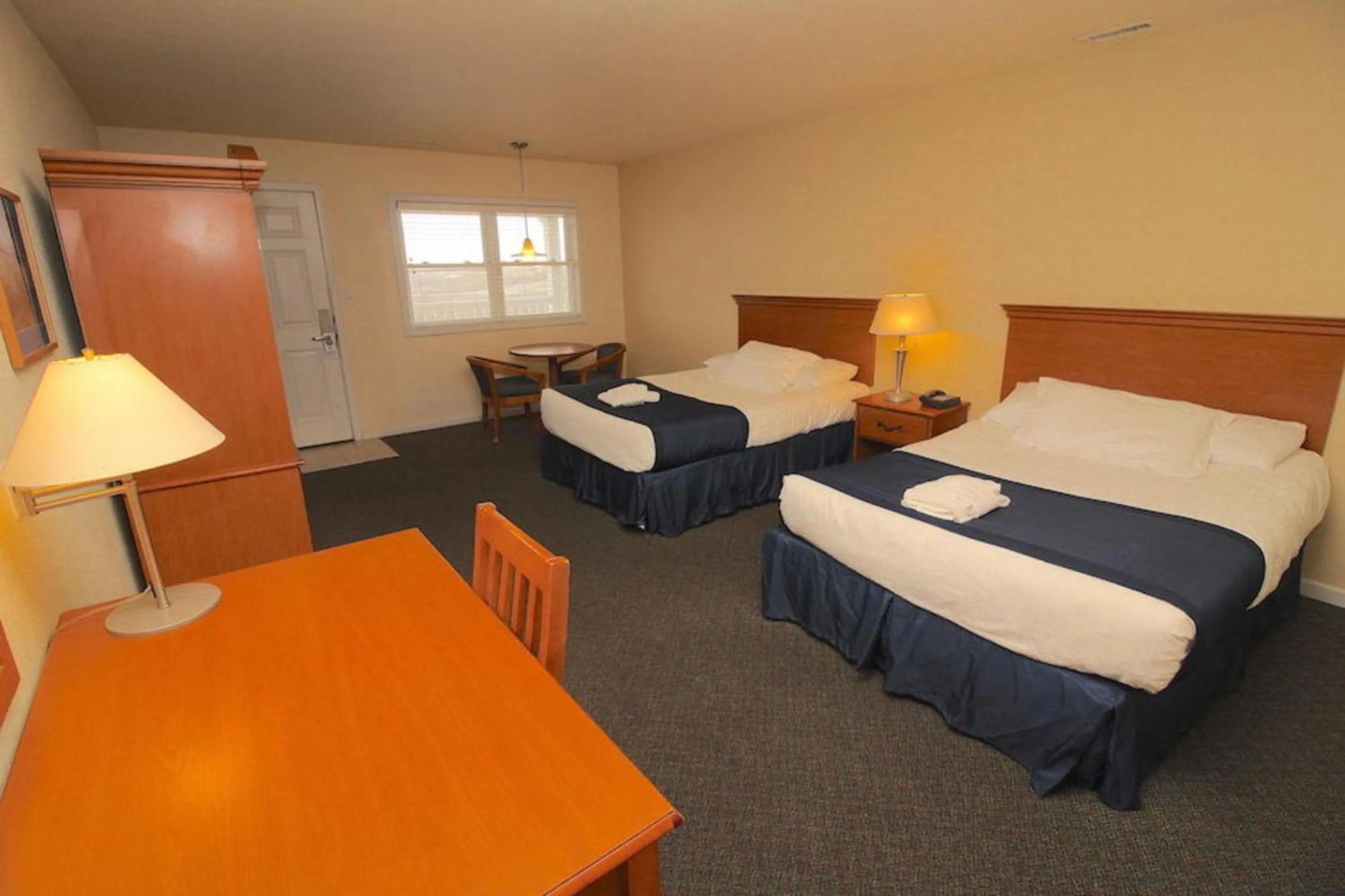 Photo of the whole room, Bed in Sea Gull