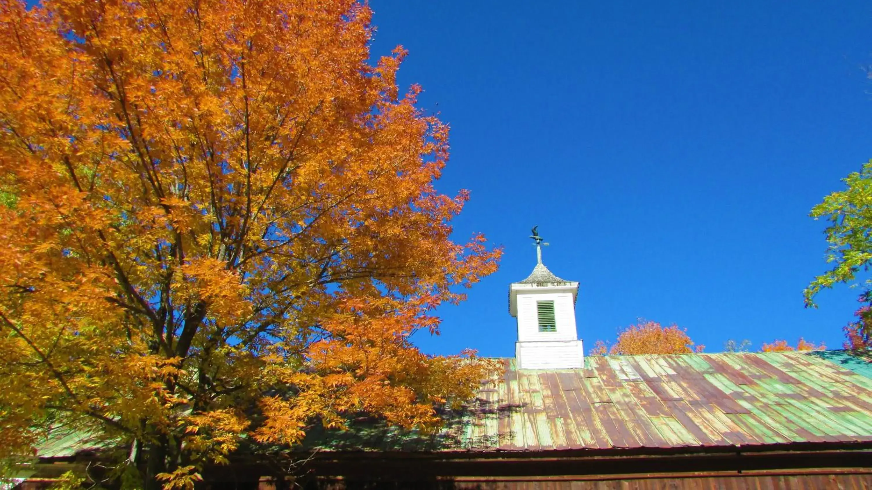 Property building in Center Lovell Inn Property building in Center Lovell Inn